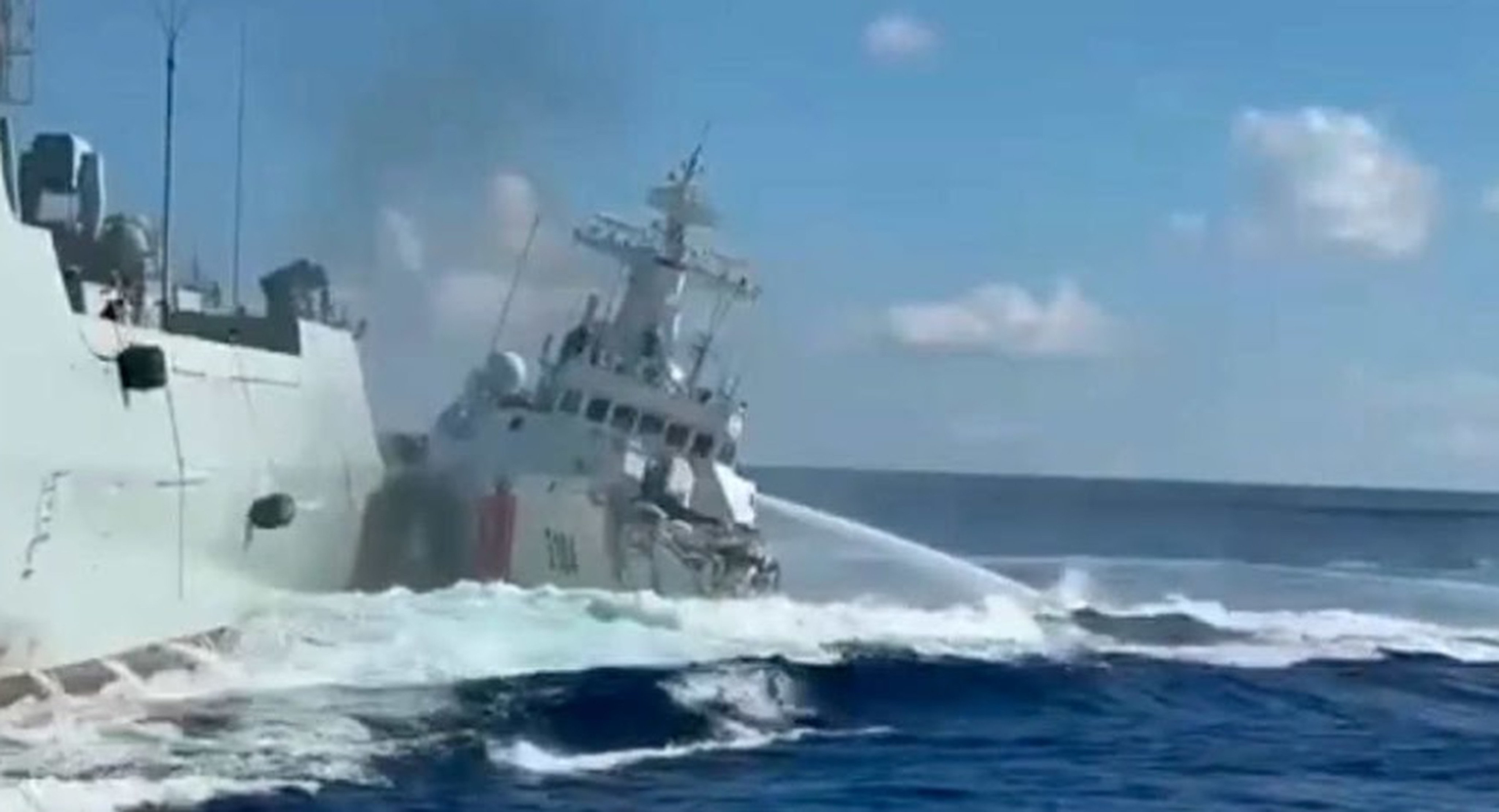 Philippine coastguard video released on Monday appeared to show a Chinese coastguard vessel and a PLA Navy ship colliding near the disputed Scarborough Shoal. A Chinese statement on Monday made no mention of a collision. Photo: Philippine Coast Guard