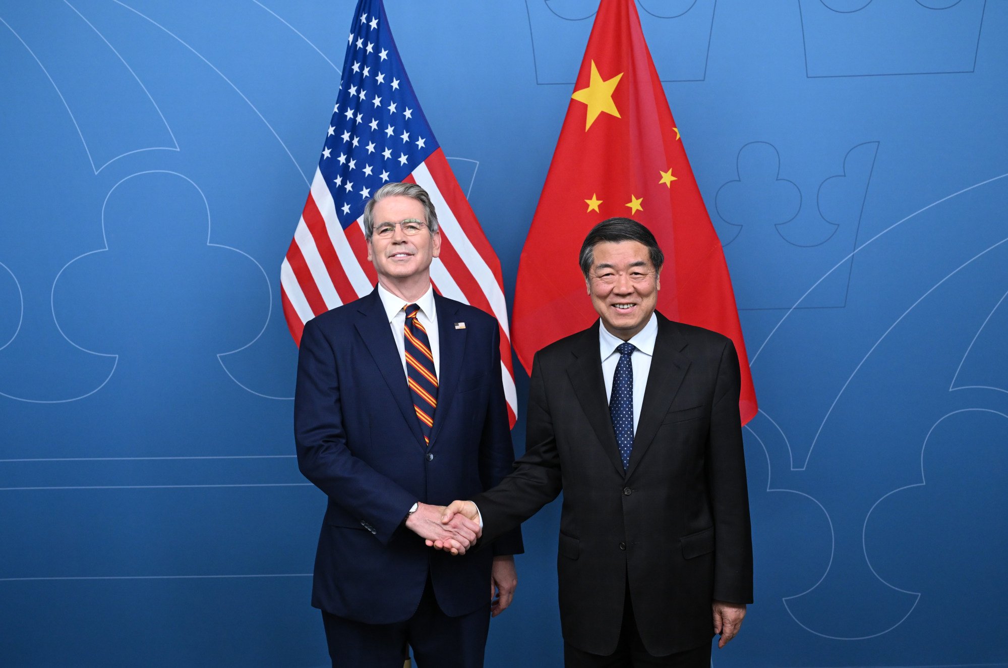 Chinese Vice Premier He Lifeng, also a member of the Political Bureau of the Communist Party of China Central Committee, shakes hands with US Treasury Secretary Scott Bessent prior to a new round of China-U.S. economic and trade talks in Stockholm, Sweden, July 28. Photo: Xinhua