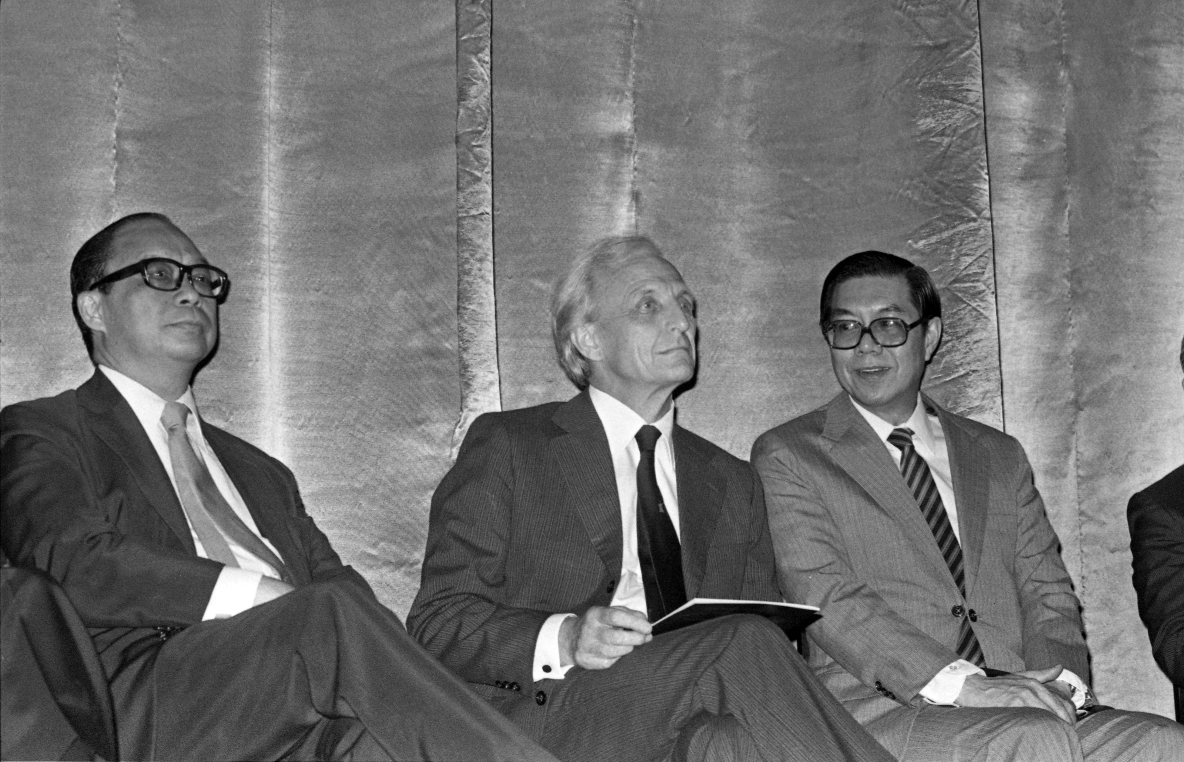 From left: chairman of the Kidney Foundation Lee Quo-wei, Hong Kong acting governor Sir Jack Cater, and director of medical and health services Thong Kah-leong at the opening ceremony of a new kidney dialysis centre run by the Hong Kong Kidney Foundation in 1981. Photo: SCMP Archives