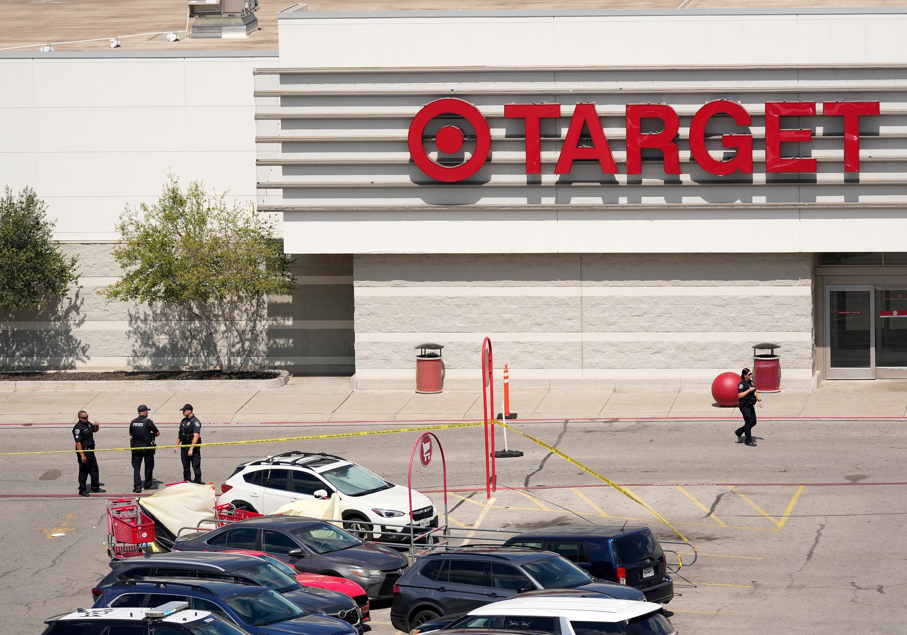 Police at the scene of the shooting in Austin, Texas. Photo: Austin American-Statesman via AP