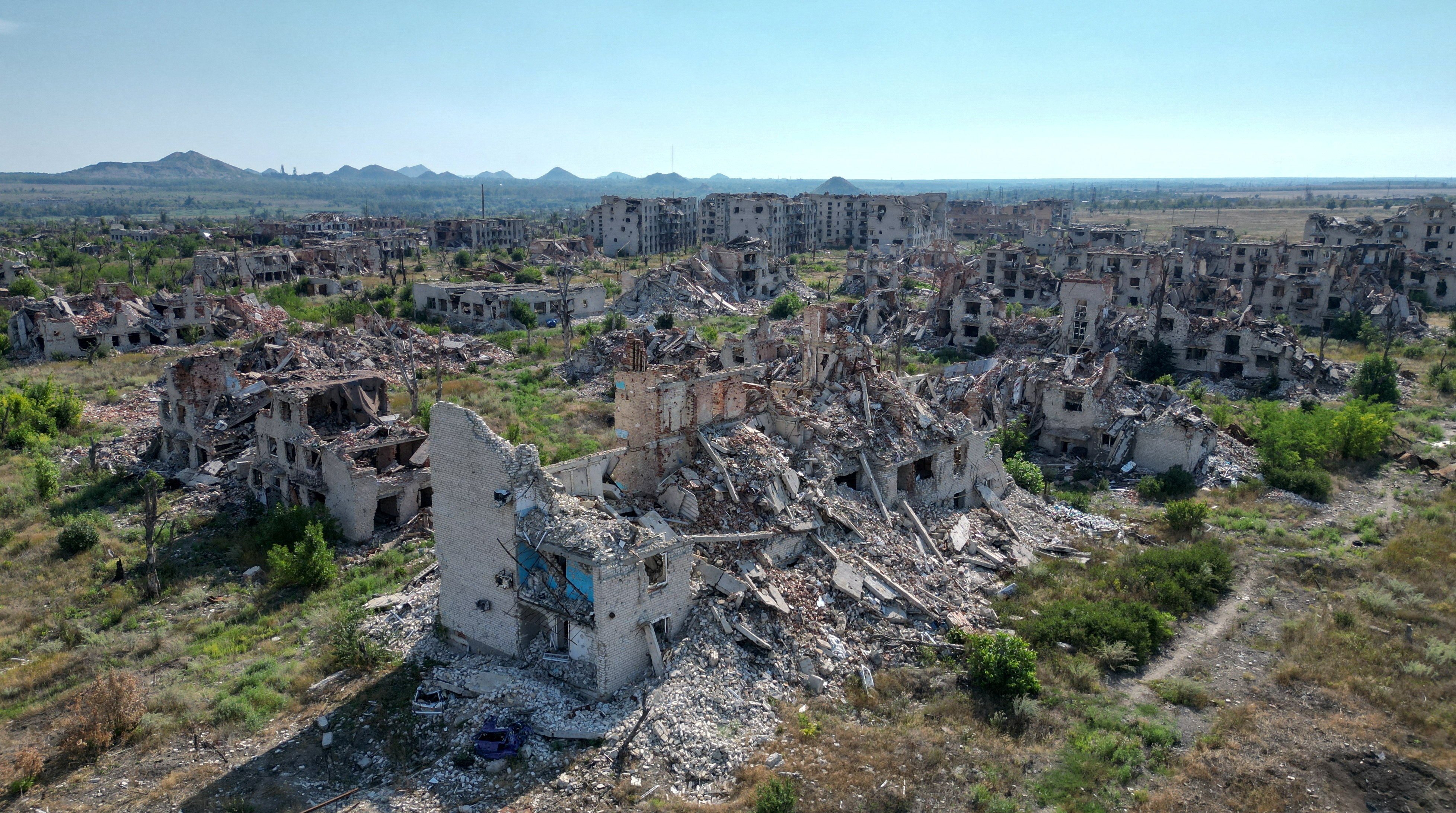 The ruins of residential buildings in the abandoned town of Marinka (Maryinka), in the Donetsk region, a Russian-controlled area of Ukraine. Photo: Reuters
