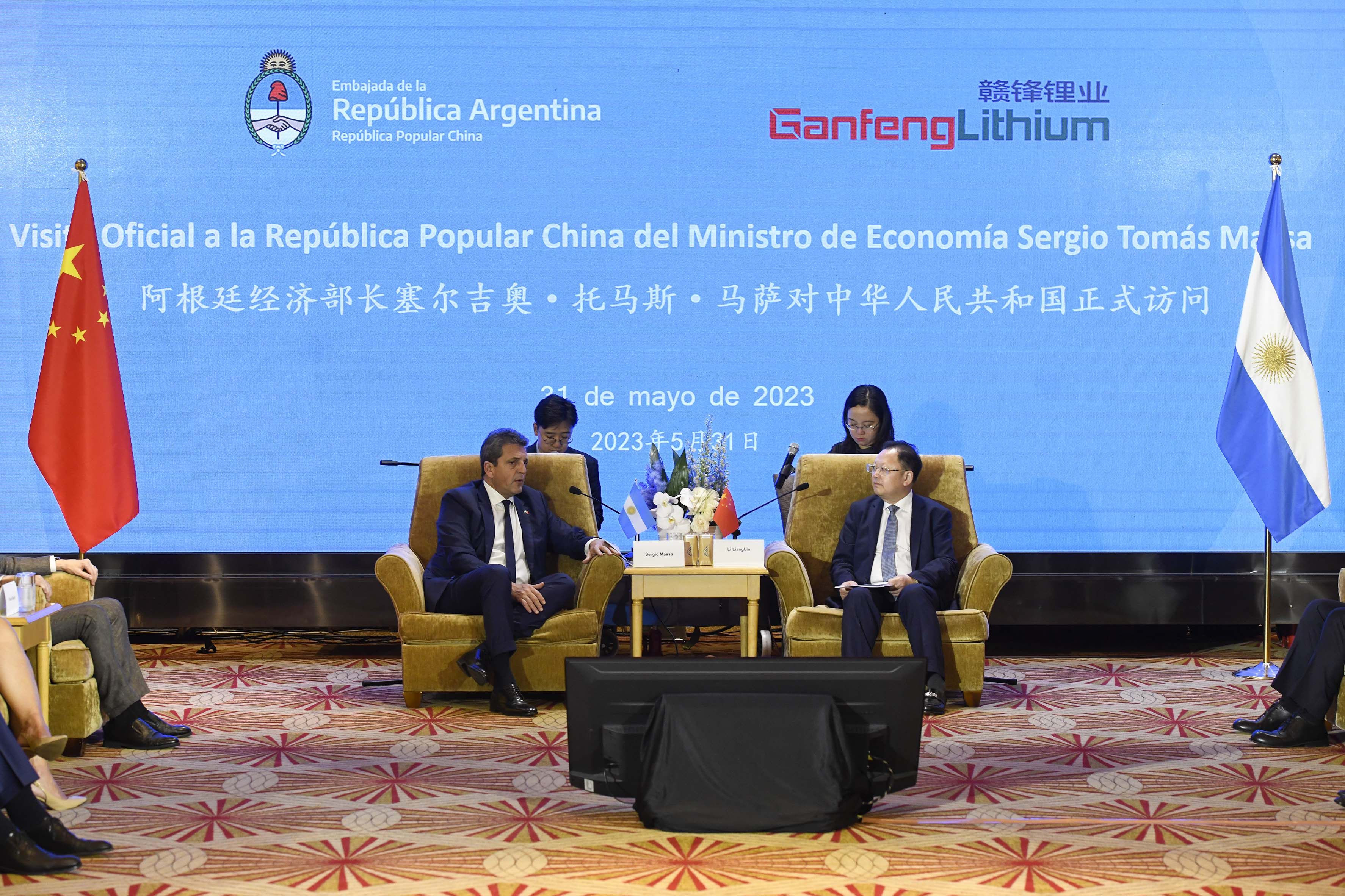 Argentina’s former economy minister, Sergio Massa, left, meets with director of Ganfeng Lithium Li Liangbin in Shanghai in May 2023. Photo: DPA