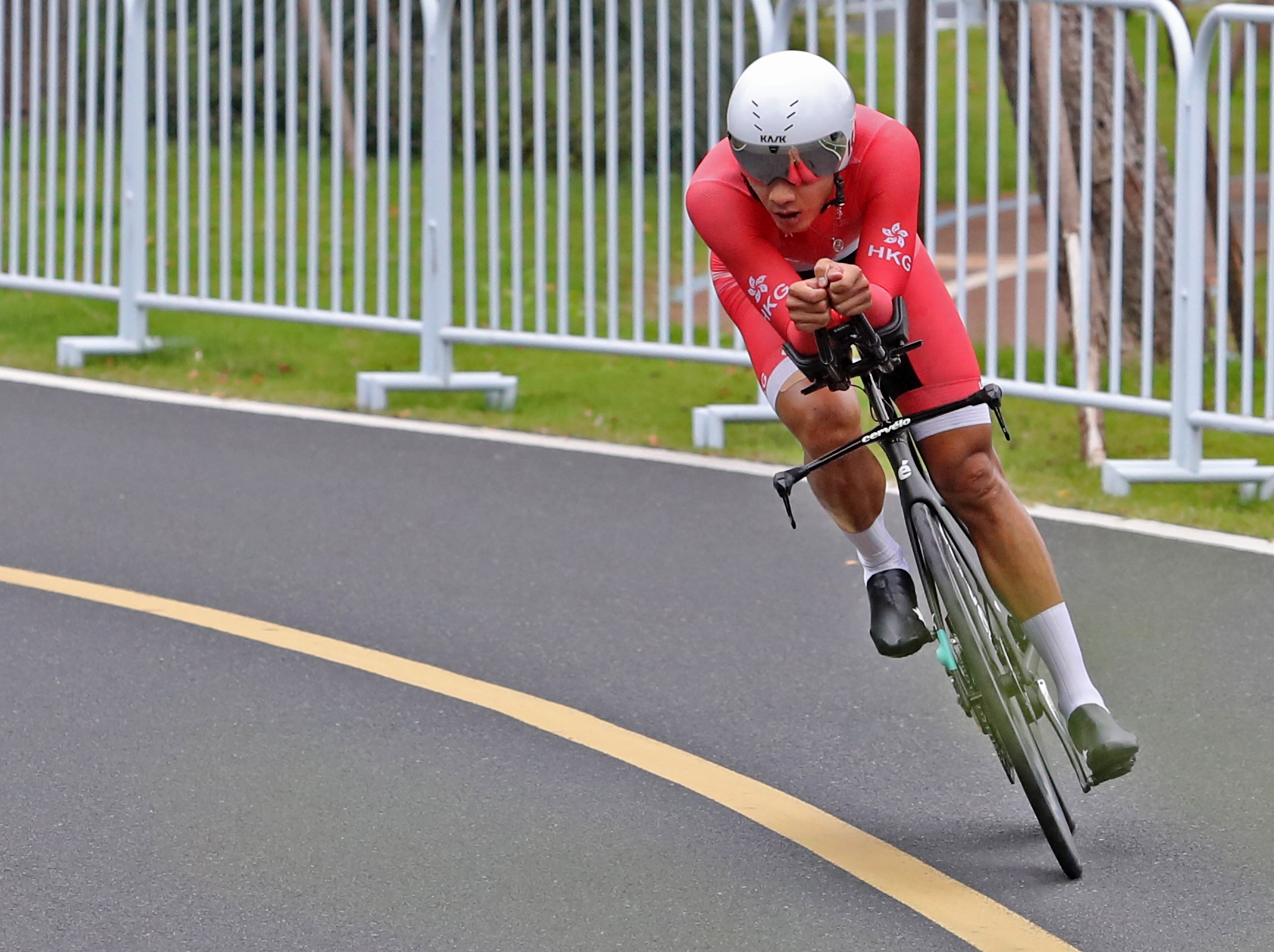 Vincent Lau speeds to time trial bronze at the Asian Games in 2023. Photo: SF&OC
