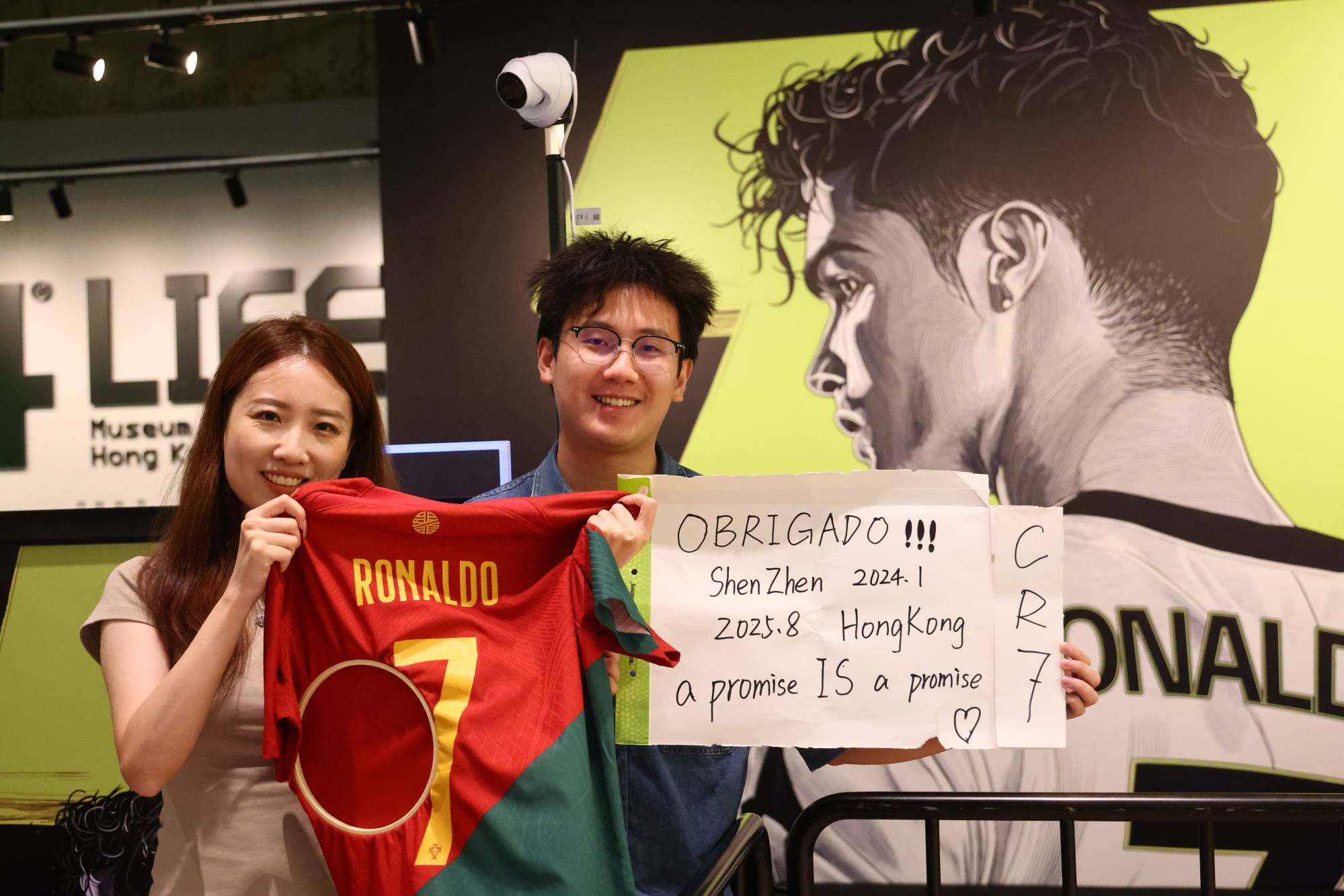 Football fans Joy Tong (left) and Gan wait to spot Cristiano Ronaldo in Hong Kong. Photo: Dickson Lee