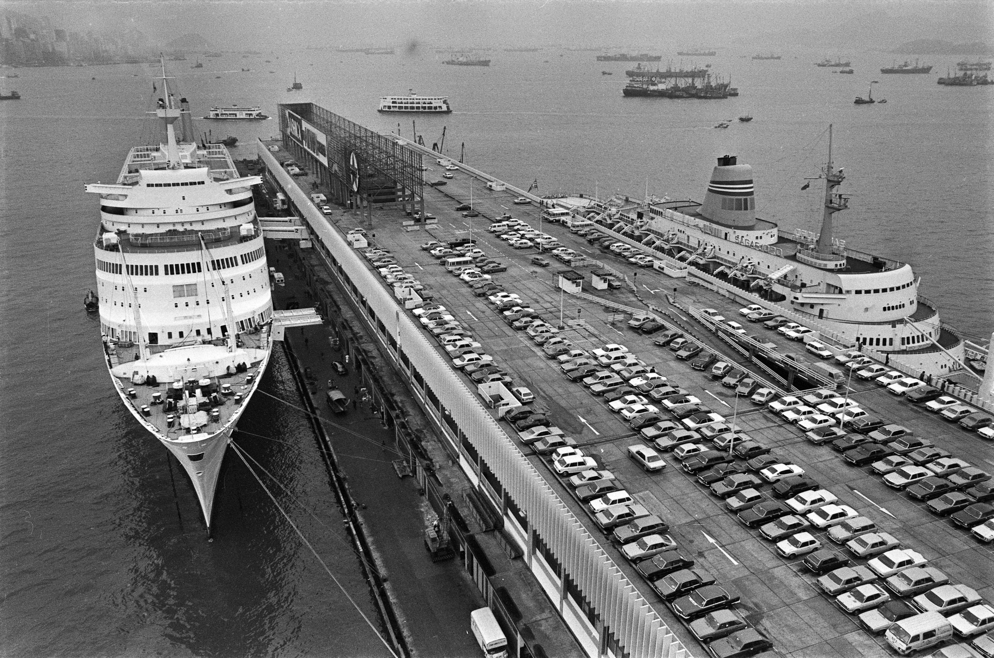 The liners Canberra (left) and Norwegian Sagafjord berthed at Ocean Terminal, in Tsim Sha Tsui, Hong Kong, in 1979. Photo: SCMP Archives