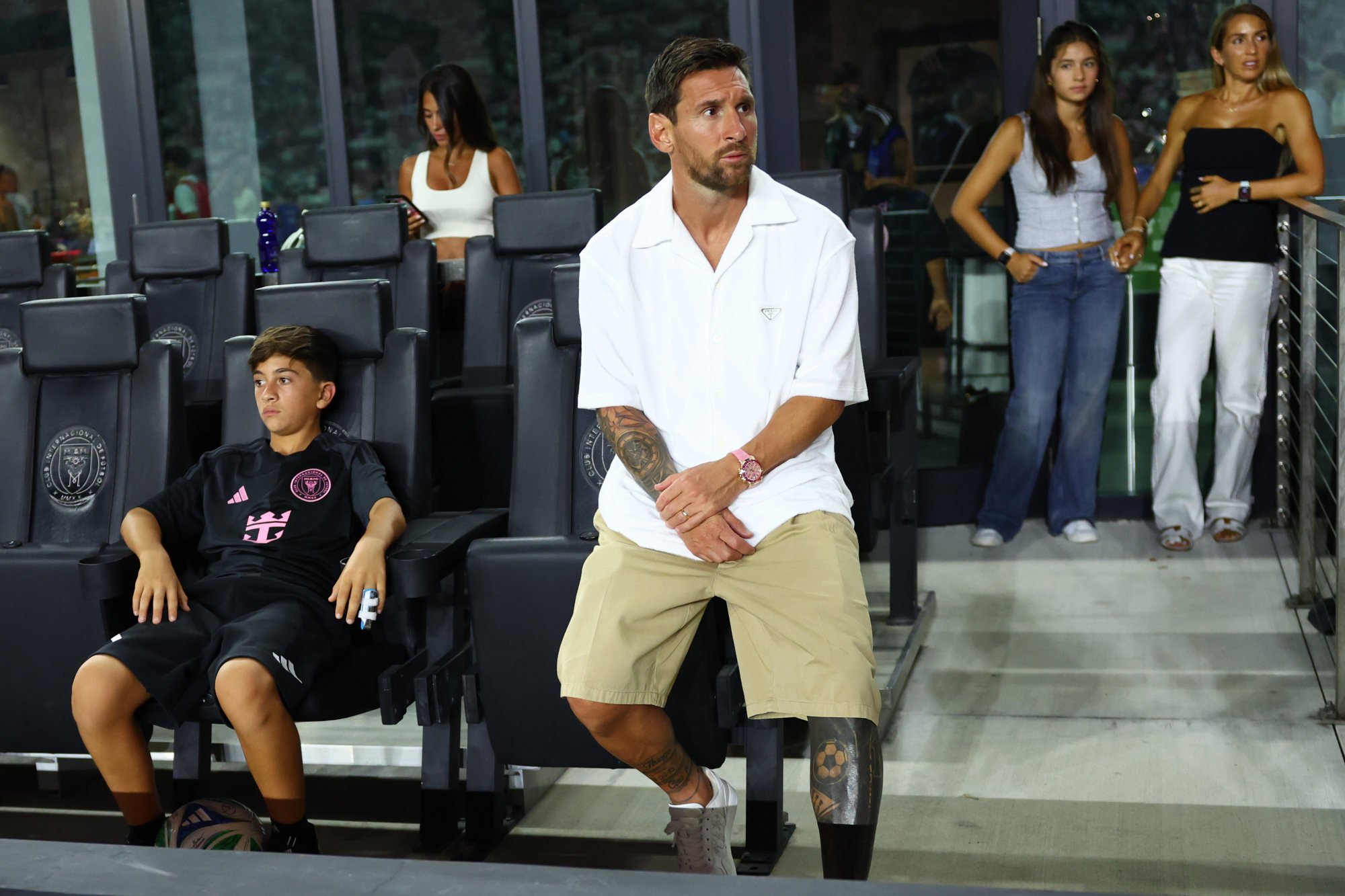 Lionel Messi (wearing a 