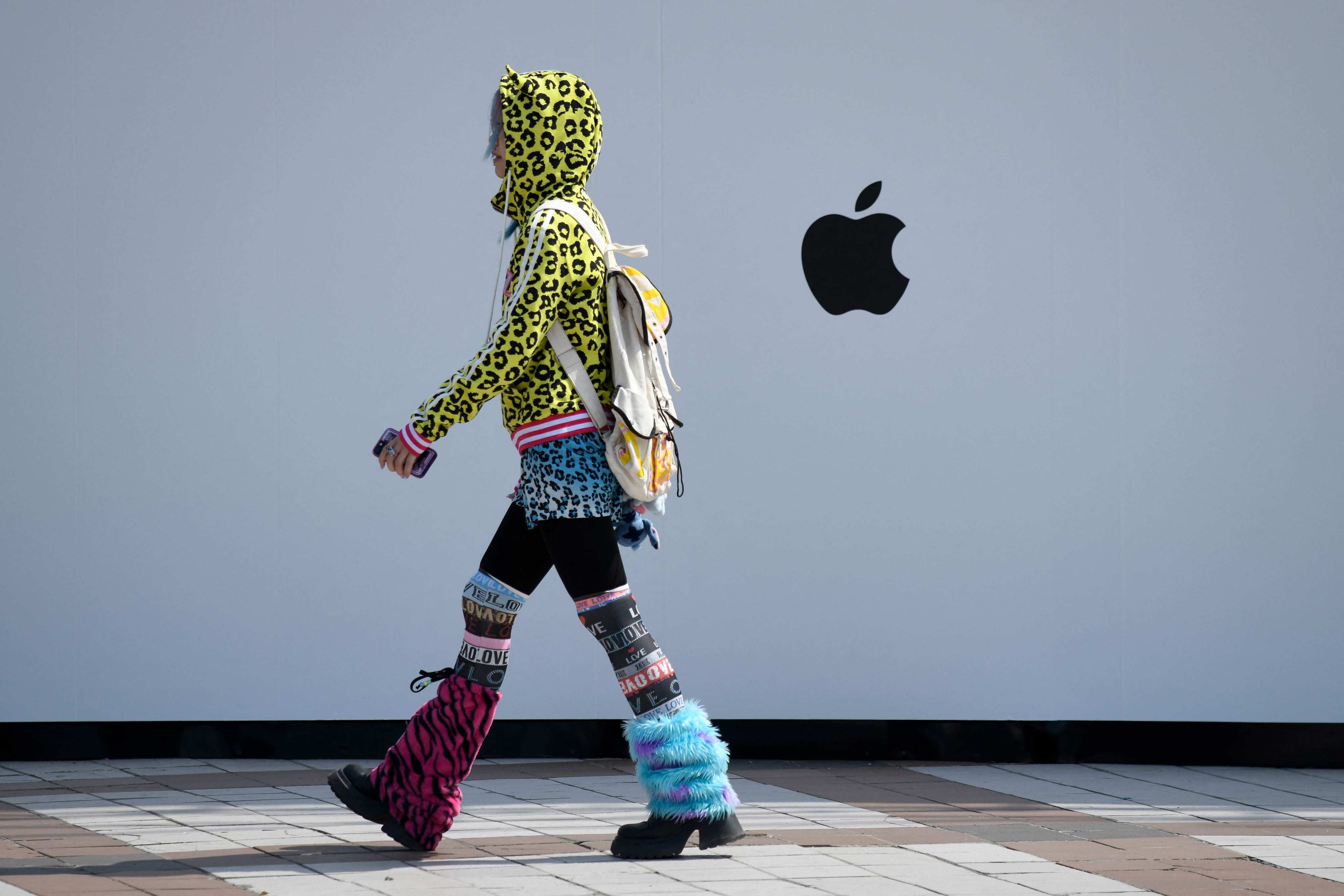 A woman walks past an Apple store in Beijing on April 3, 2025. Photo: AFP