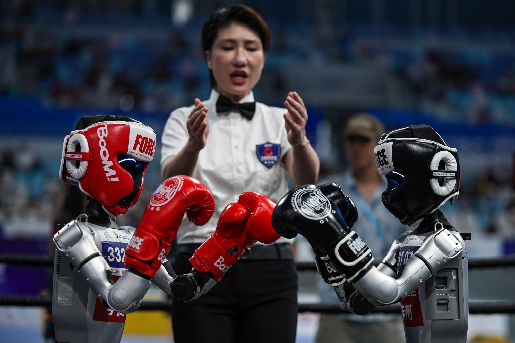 Robots prepare to fight during the free combat competition at the 2025 World Humanoid Robot Games in Beijing. Photo: EPA