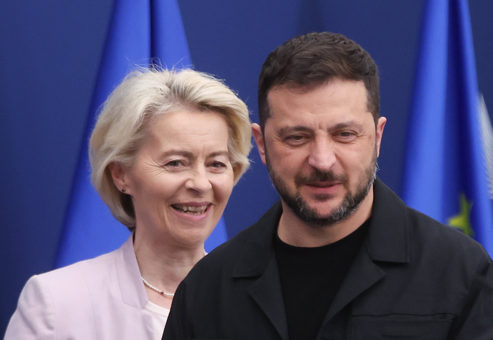Ukrainian President Volodymyr Zelensky (right) meets European Commission President Ursula von der Leyen   in Brussels, Belgium, on Sunday ahead of his meeting with US President Donald Trump. Photo: EPA