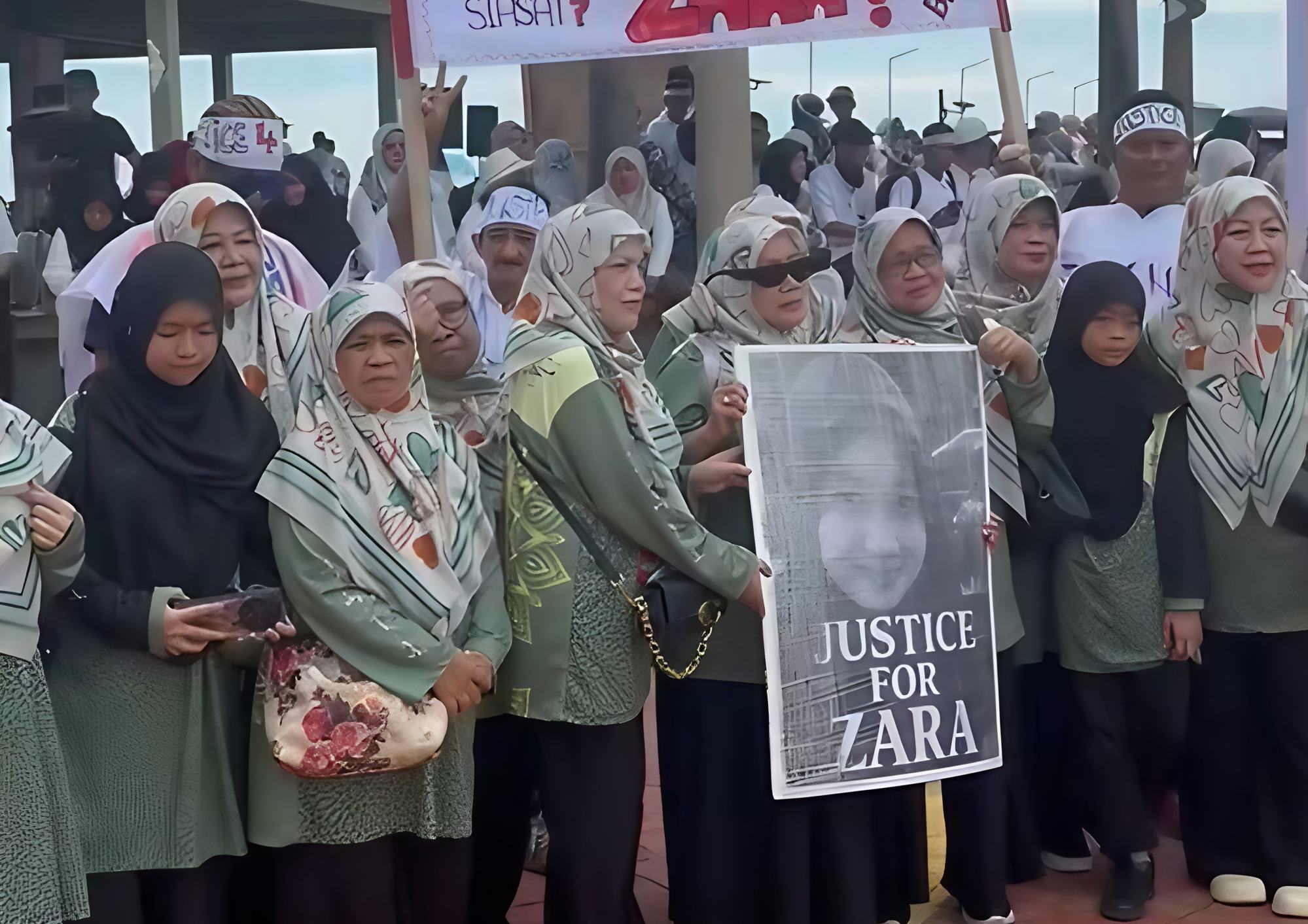 Protesters gather in Sipitang, Malaysia, on Sunday to demand justice for dead schoolgirl Zara Qairina Mahathir. Photo: Facebook/dunsindumin.sipitang.75