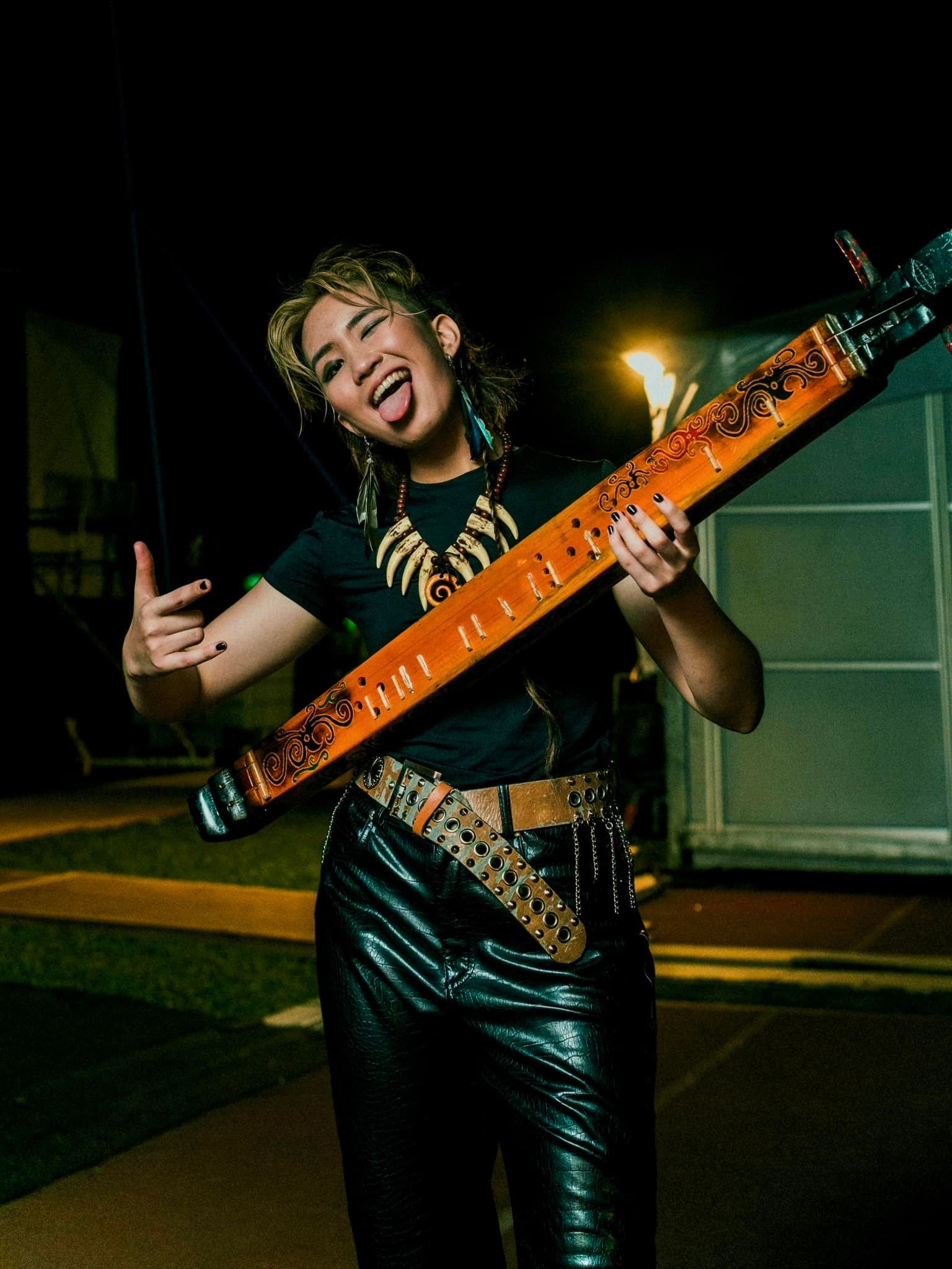 Belle Sisoski is a Malaysian Live-act, producer, composer, singer/songwriter, multi-instrumentalist, and DJ, known for her one-woman show that combines the ambiance of ethnic instruments, cinematic music, and electronic elements.
 Photo: Belle Sisoski