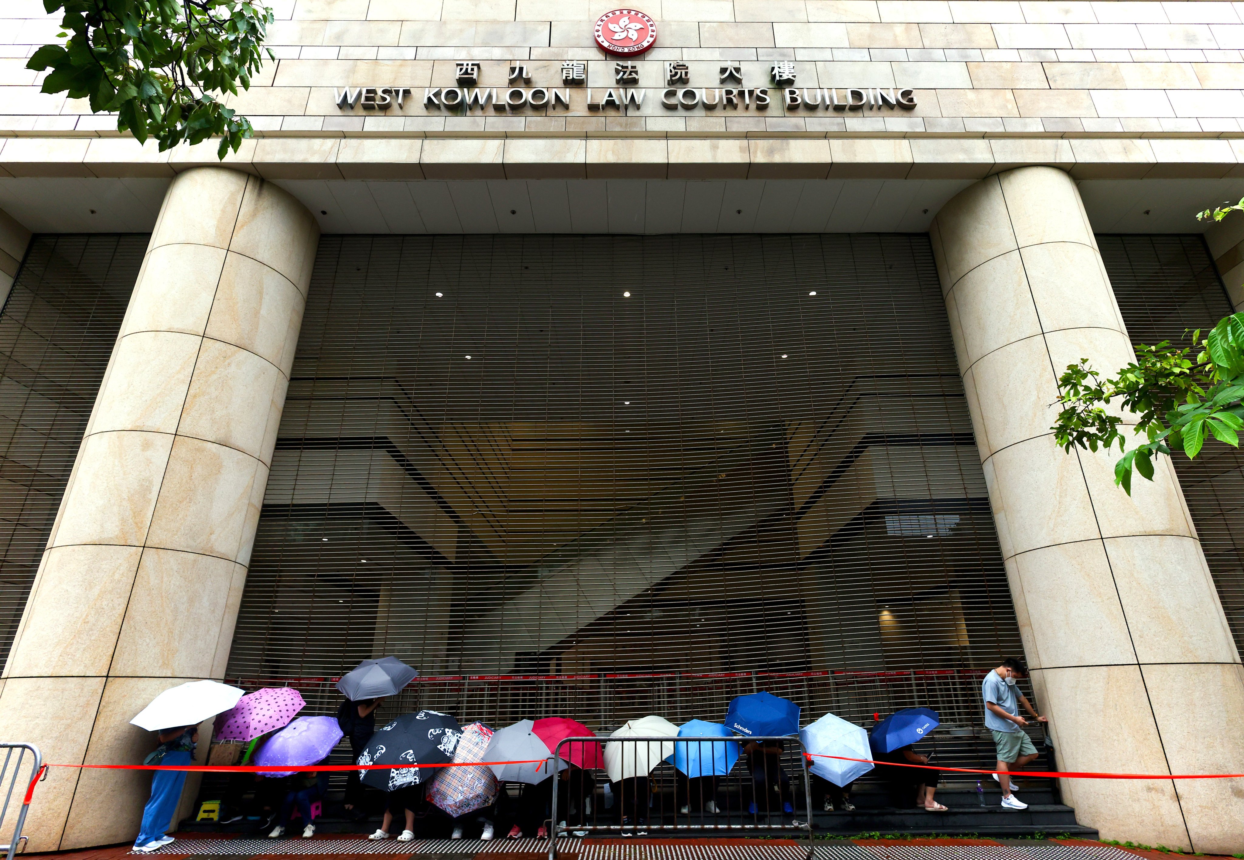 Members of the public queue to enter West Kowloon Court. Photo: Dickson Lee