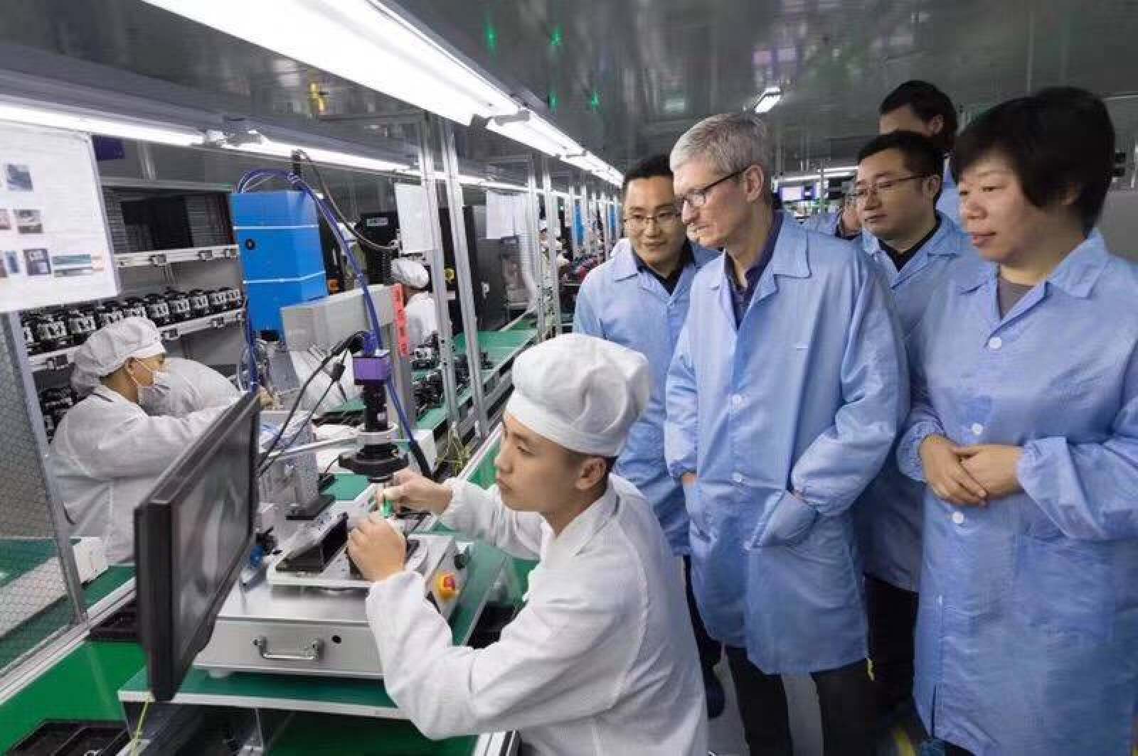 A file photo from December 2017 show Apple CEO Tim Cook visiting Chinese supplier Luxshare's plant in Kunshan, Jiangsu province. Photo: Handout