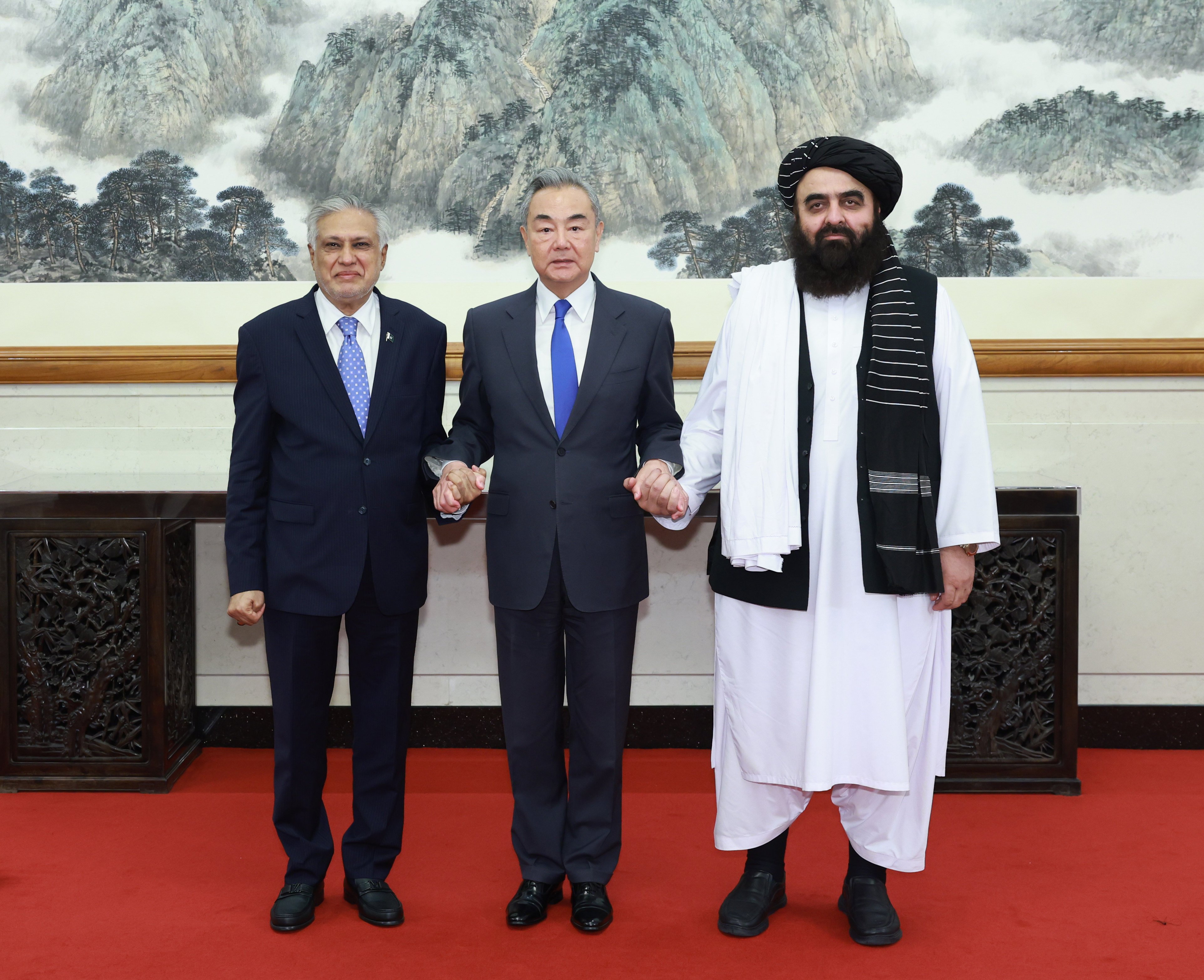 Foreign ministers Ishaq Dar (Pakistan, left), Wang Yi (China) and Amir Khan Muttaqi (Afghanistan) pictured at their previous meeting in Beijing in May. Photo: Xinhua