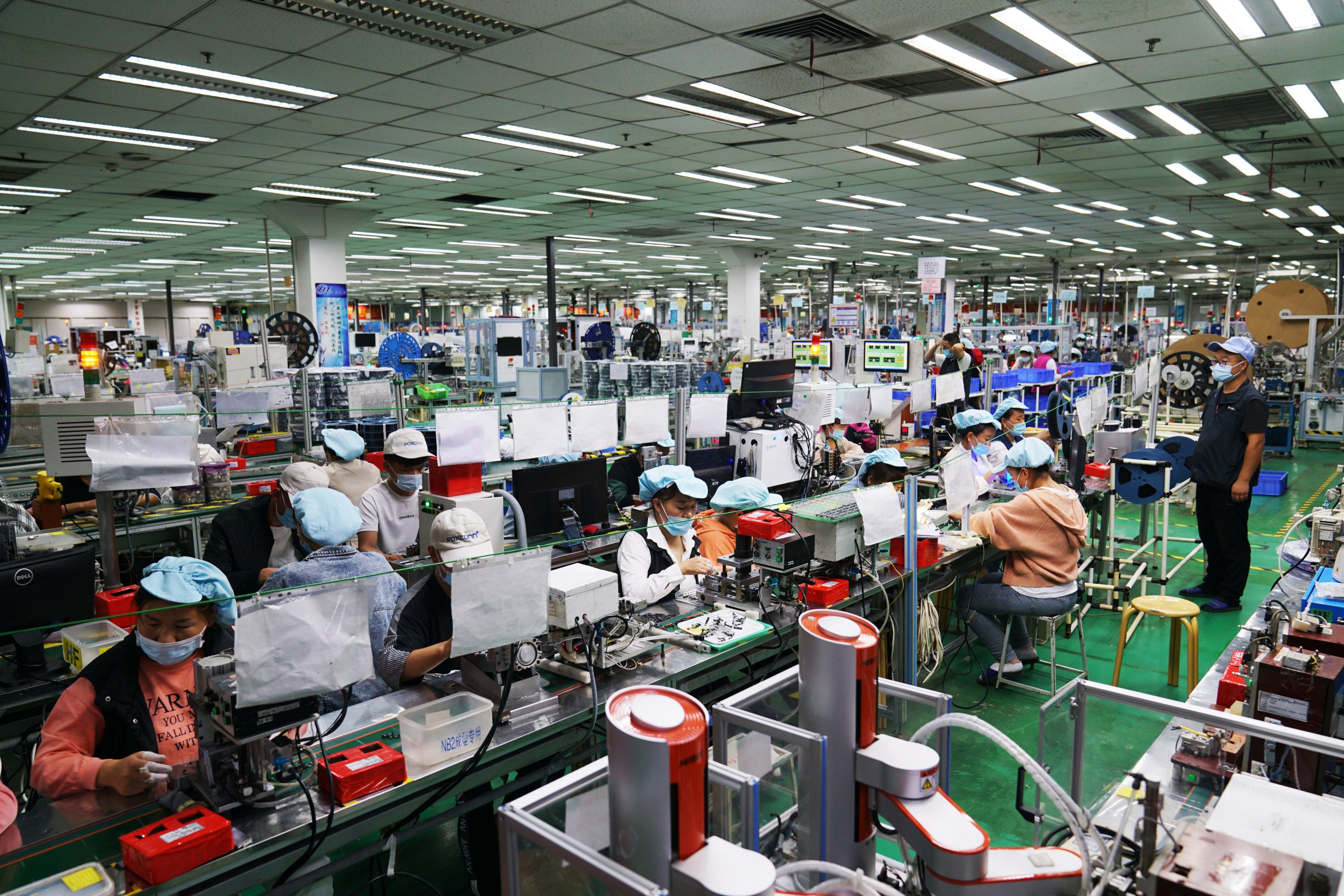 Workers at a Foxconn factory in Zhengzhou, September 4, 2021. Photo: VCG via Getty Images