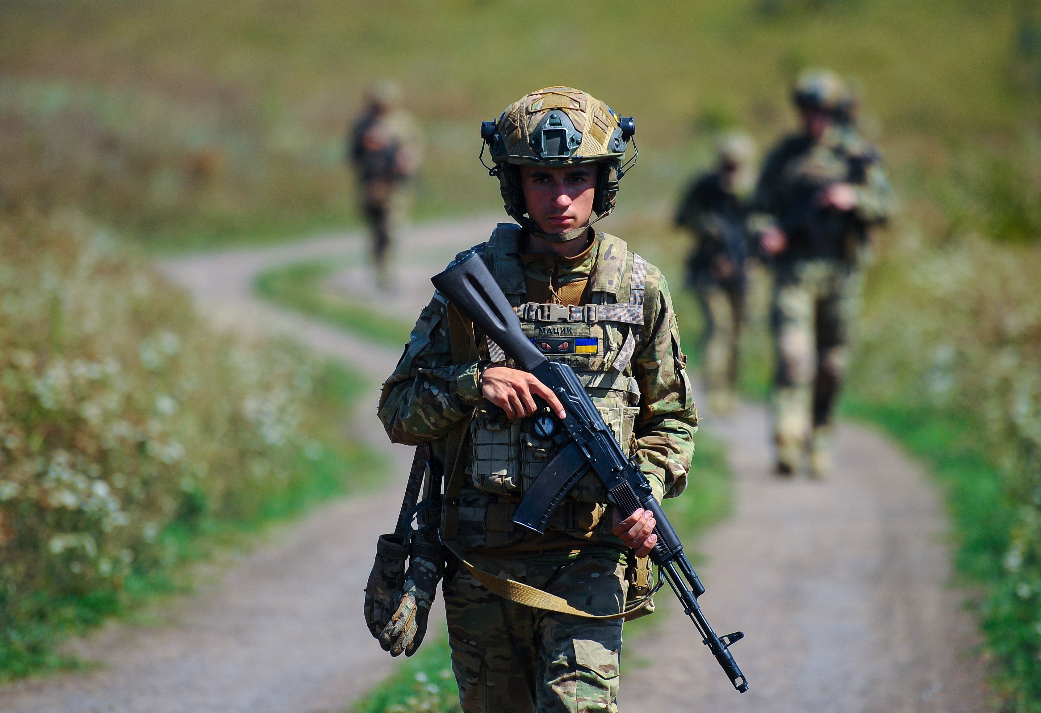 Ukrainian soldiers practise military skills at a training ground in Ukraine’s Kharkiv region on August 19. Photo: EPA/Press service of the 127th Separate Brigade