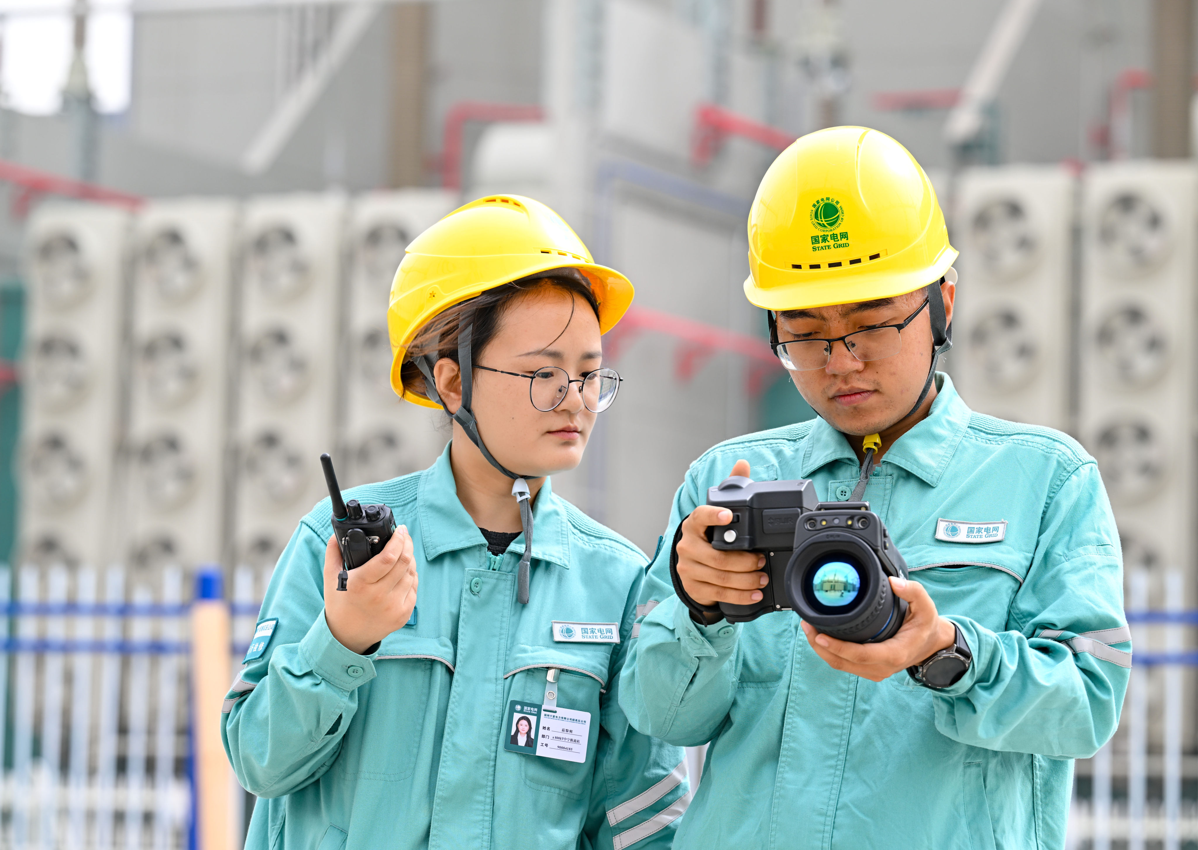 Operation and maintenance personnel at the Zhongning converter station in Zhongwei city, northwest China’s Ningxia Hui autonomous region, on August 20. Photo: Xinhua