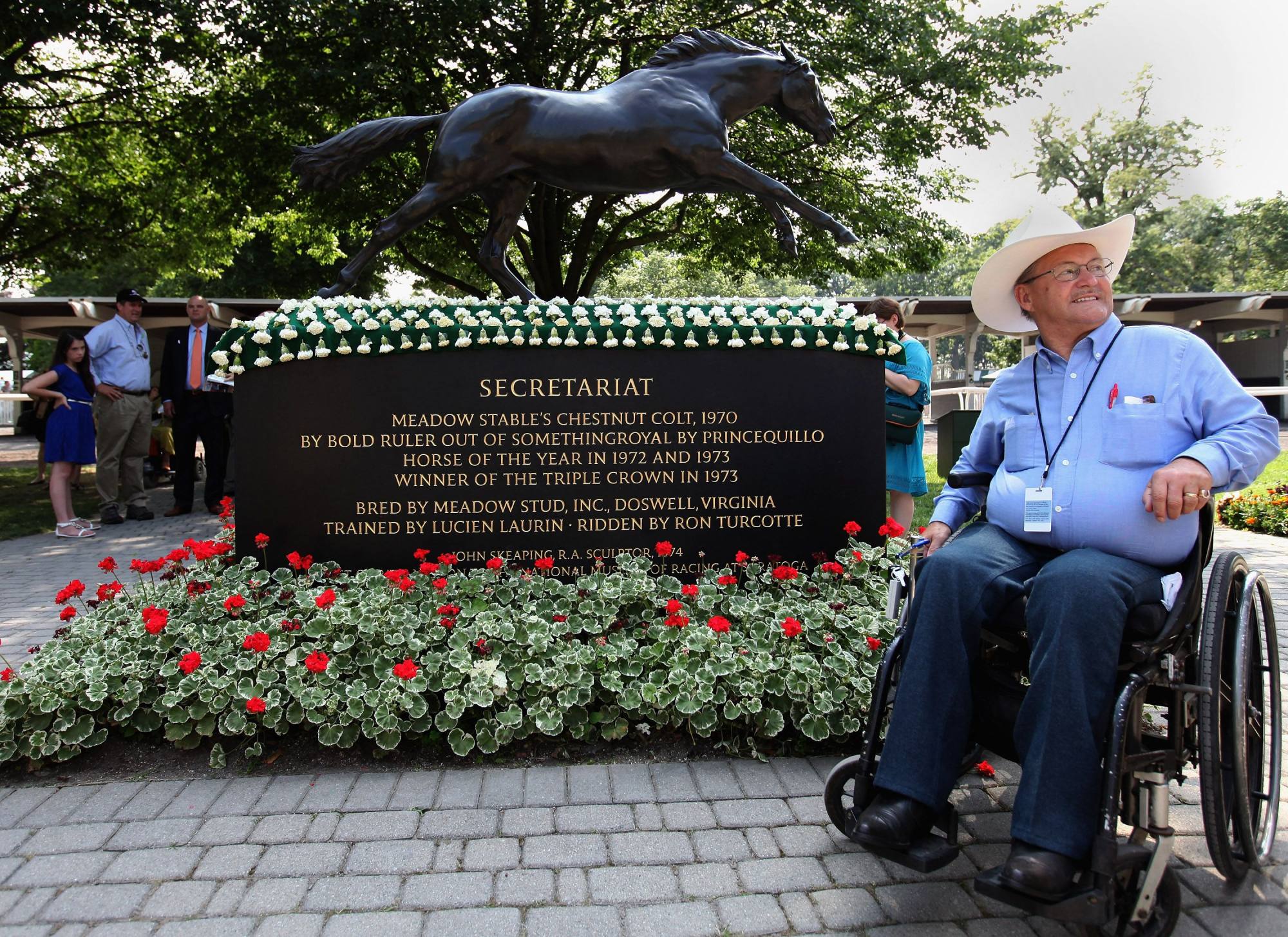 Ron Turcotte, jockey of 1973 triple crown winner Secretariat, poses for photos in the paddock before the start of the 144th Belmont Stakes. Photo: AFP