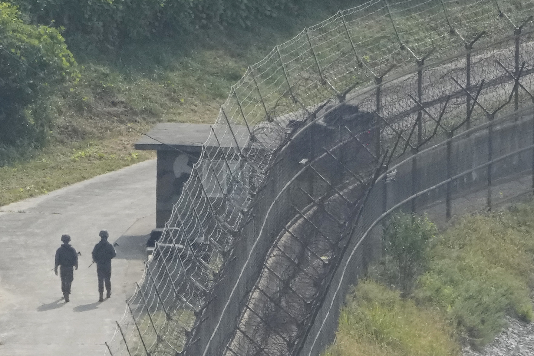 South Korean army soldiers patrol along the barbed-wire fence in Paju, South Korea, near the border with North Korea. Photo: AP
