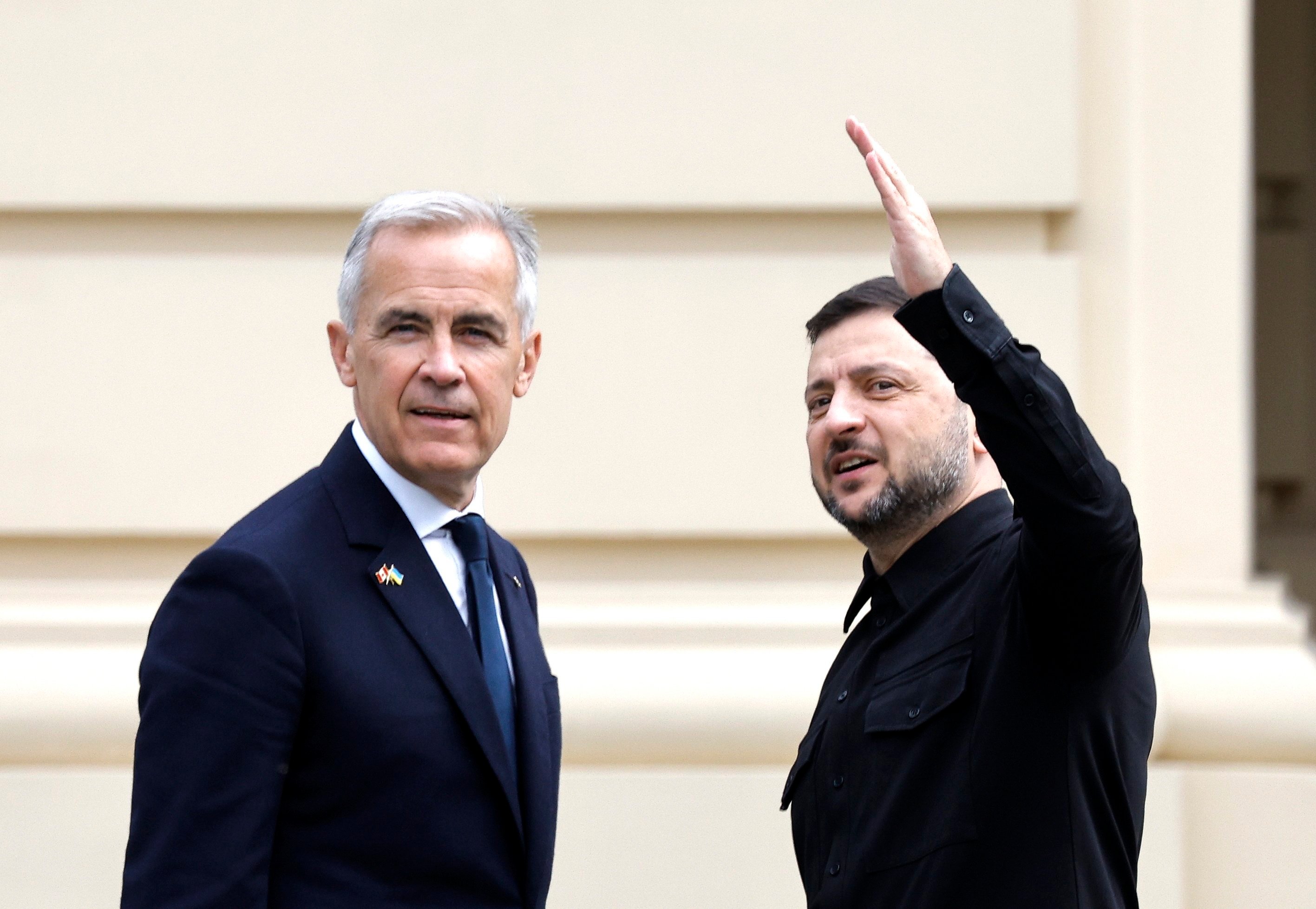 Ukraine’s President Zelensky (right) marked Ukraine’s Independence Day on Sunday alongside Canadian PM Mark Carney. Photo: EPA