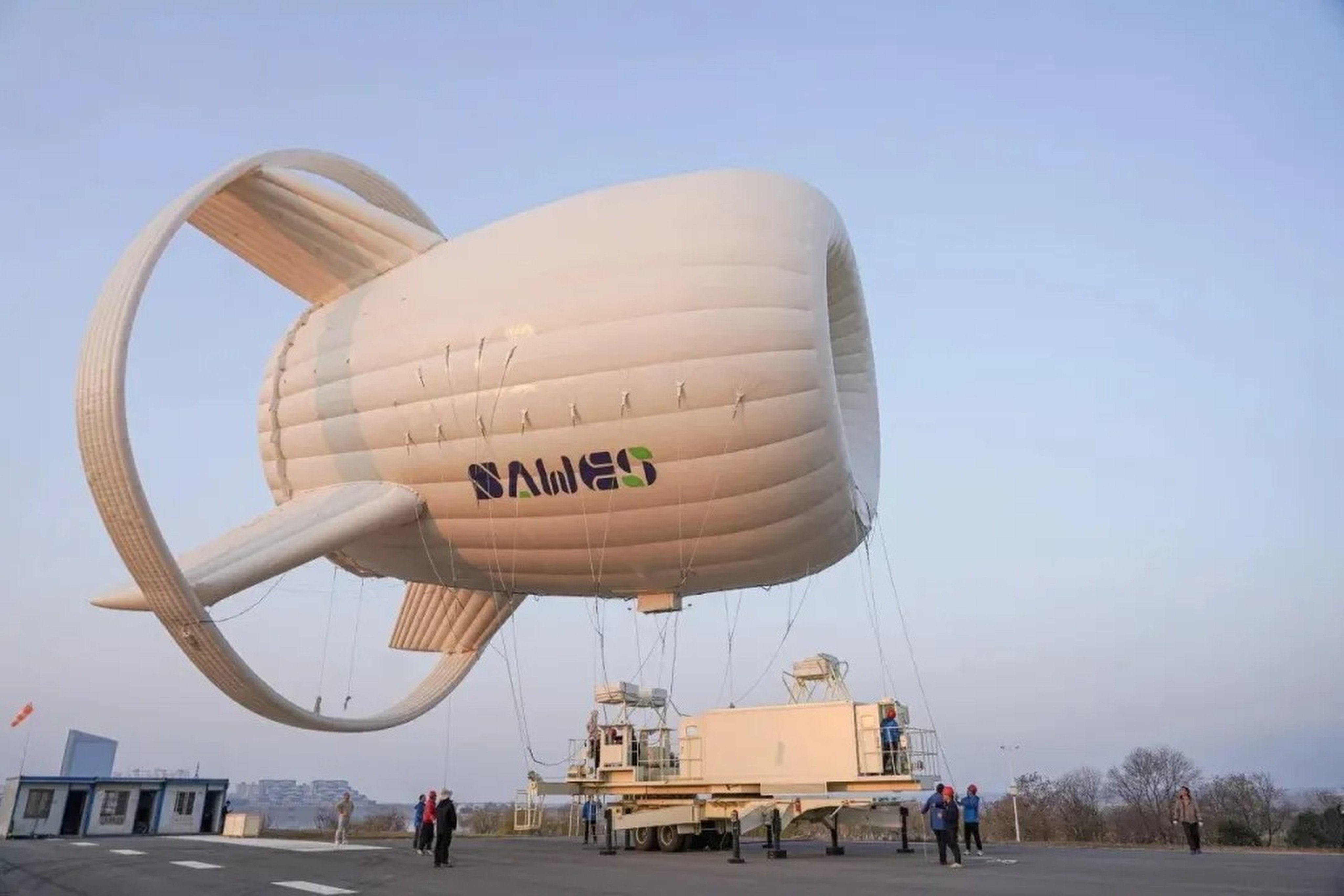 SAWES’ system uses a helium-filled aerostat to lift lightweight power generation equipment. Photo: Handout