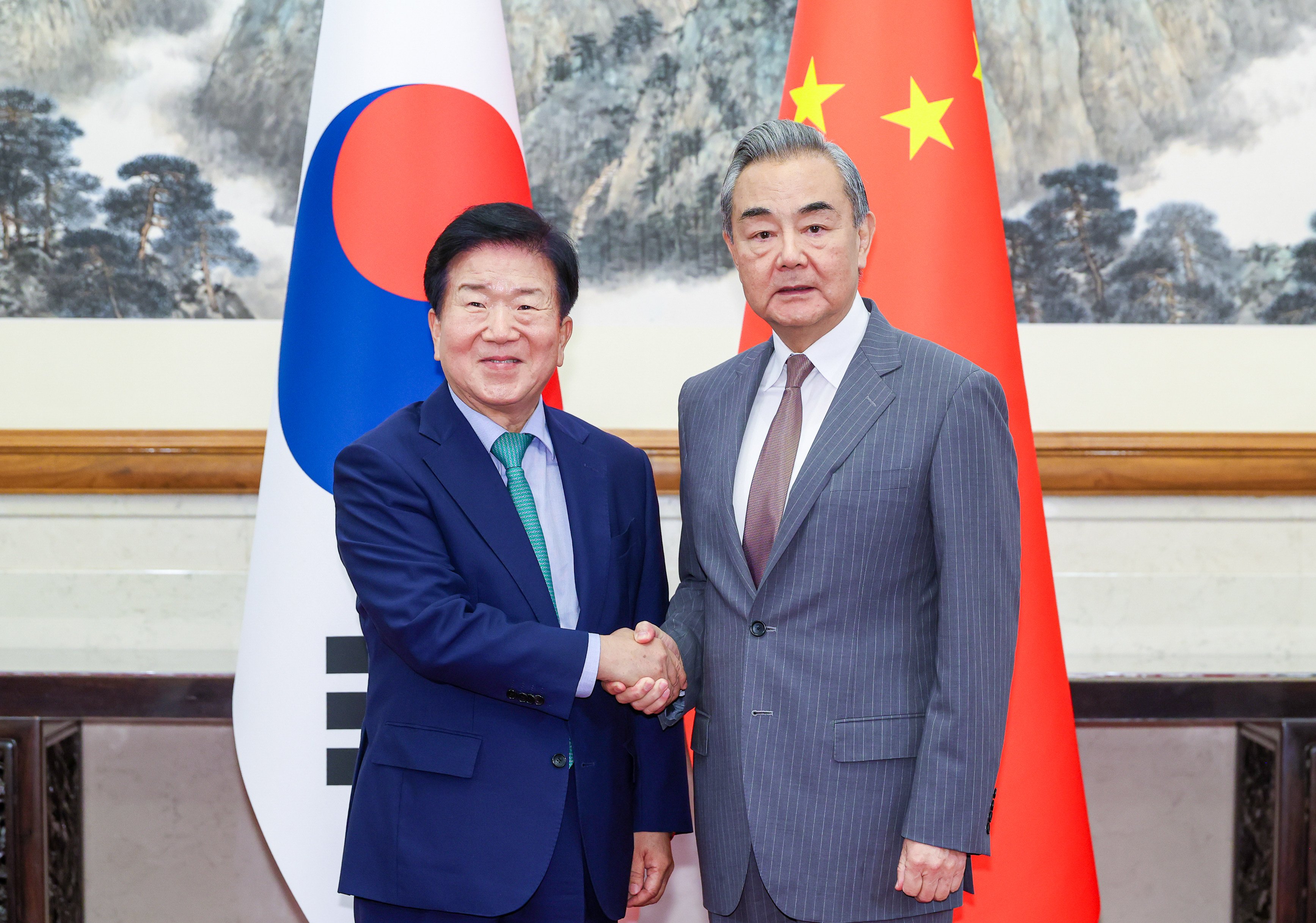 Chinese Foreign Minister Wang Yi, right, meets Park Byeong-seug, special envoy of South Korean President Lee Jae-Myung, in Beijing on Sunday. Photo: Xinhua
