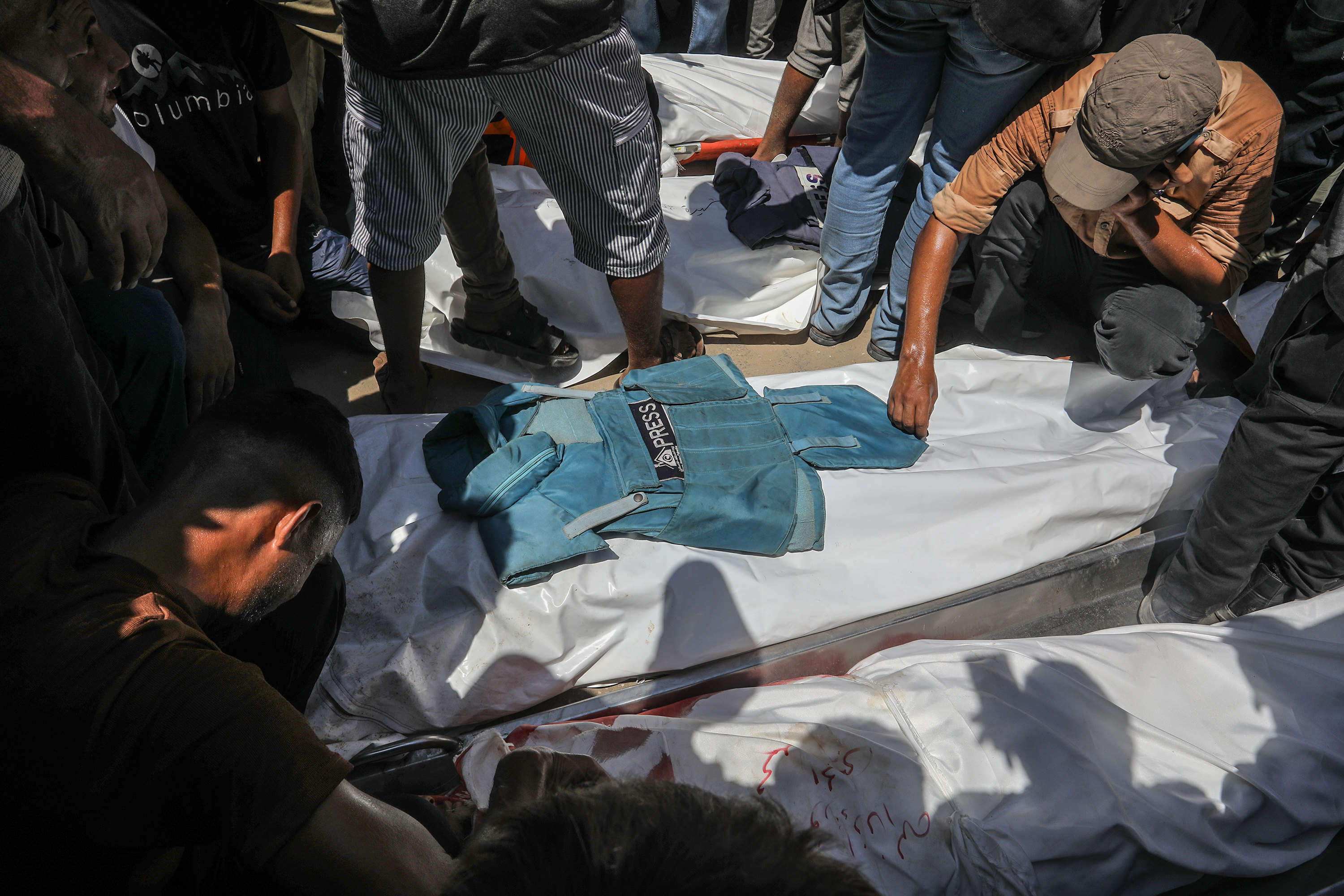 Palestinians mourn the death of journalists who were killed in an Israeli strike on Nasser Hospital in Khan Younis. Photo: dpa