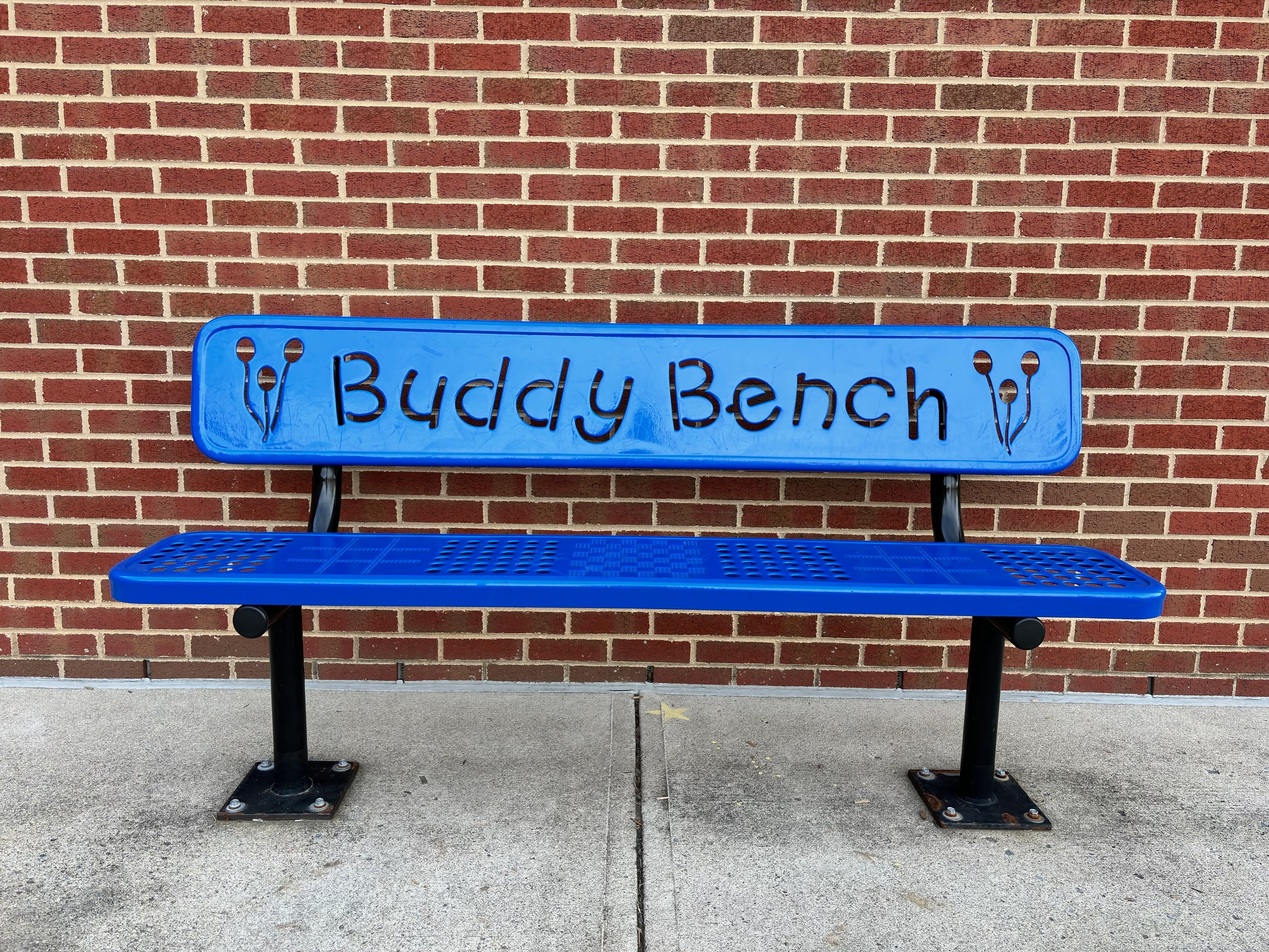 If you are feeling lonely during break time, sitting on a buddy bench tells other pupils you would like to play with them. Photo: Shutterstock