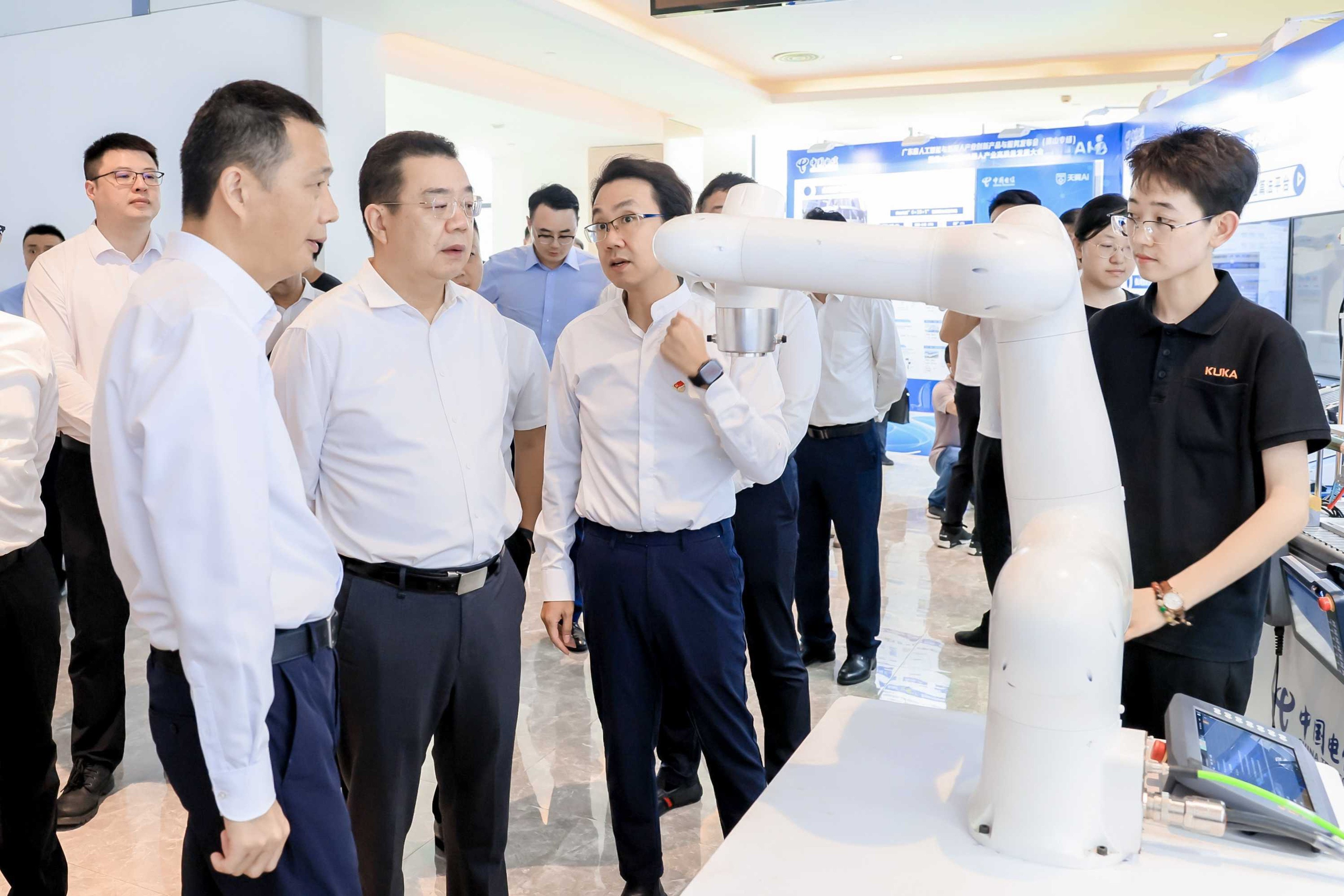 Foshan Vice Mayor Liu Jie (second from left) is shown Kuka’s new industrial robot on Tuesday. Photo: Handout