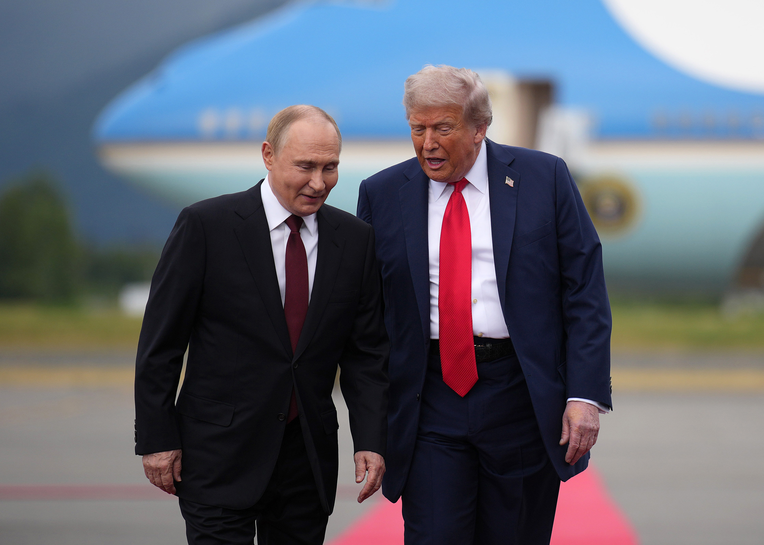 Russian President Vladimir Putin (right) is received by US President Donald Trump in Anchorage, Alaska, on August 15. Despite the fanfare over the bilateral meeting, a ceasefire of the Ukraine war appears a distant prospect. Photo: Getty Images / TNS