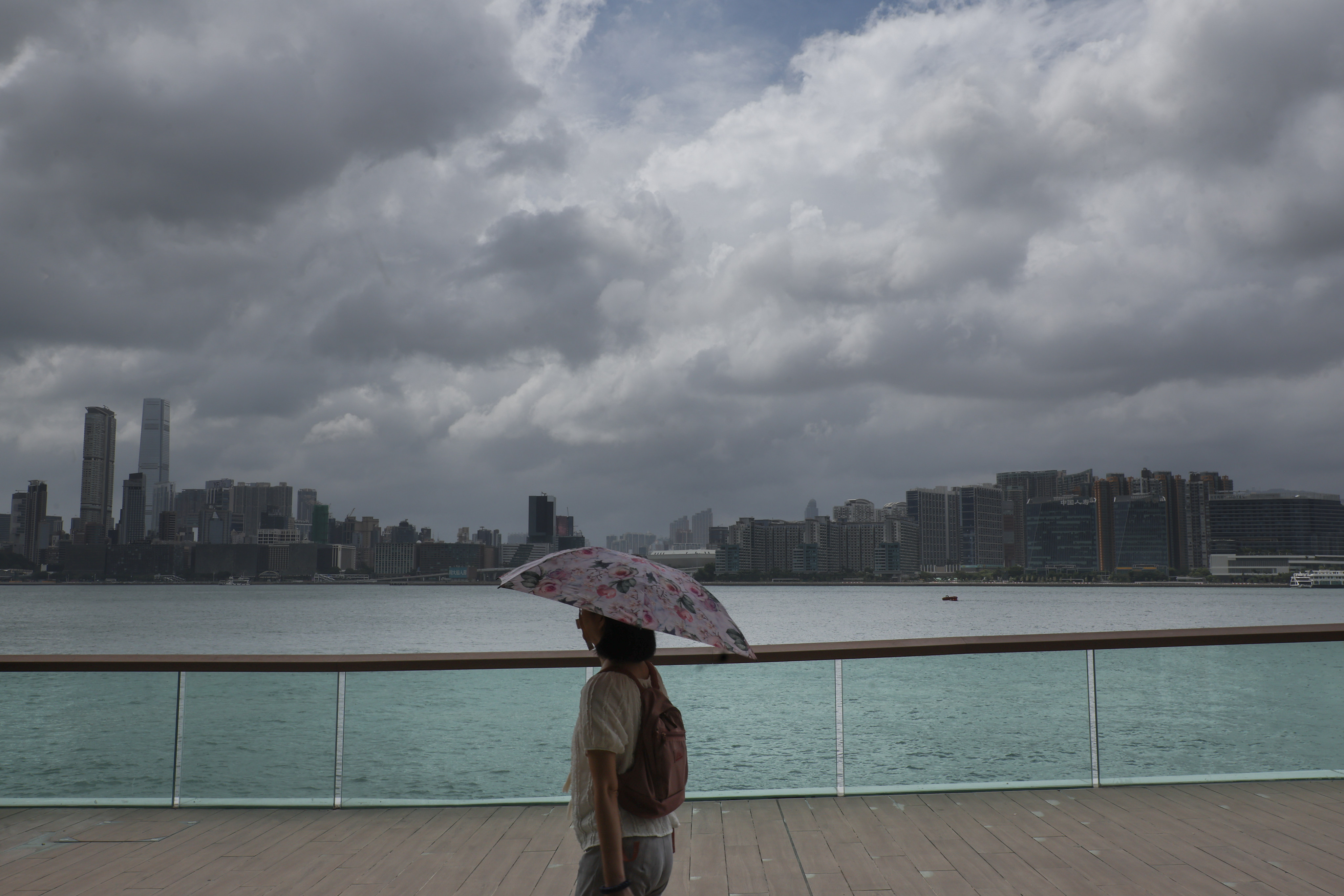 The Observatory has said intense thunderstorms caused by upper-air disturbances are affecting the northeastern part of the South China Sea and are forecast to move towards the Pearl River Delta on Thursday. Photo: Edmond So