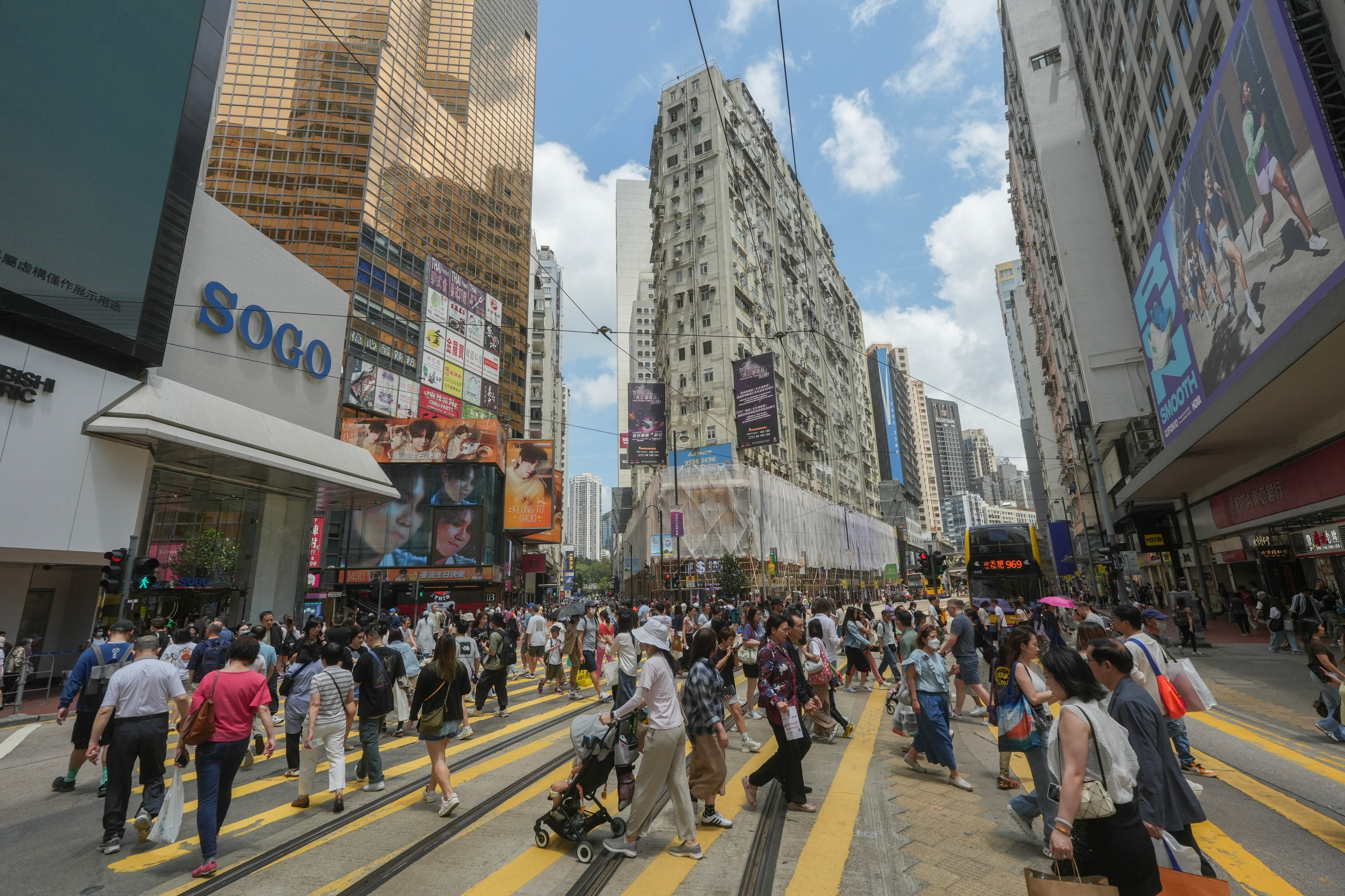Pedestrians cross the road in Hong Kong’s Causeway Bay. Photo: Sun Yeung