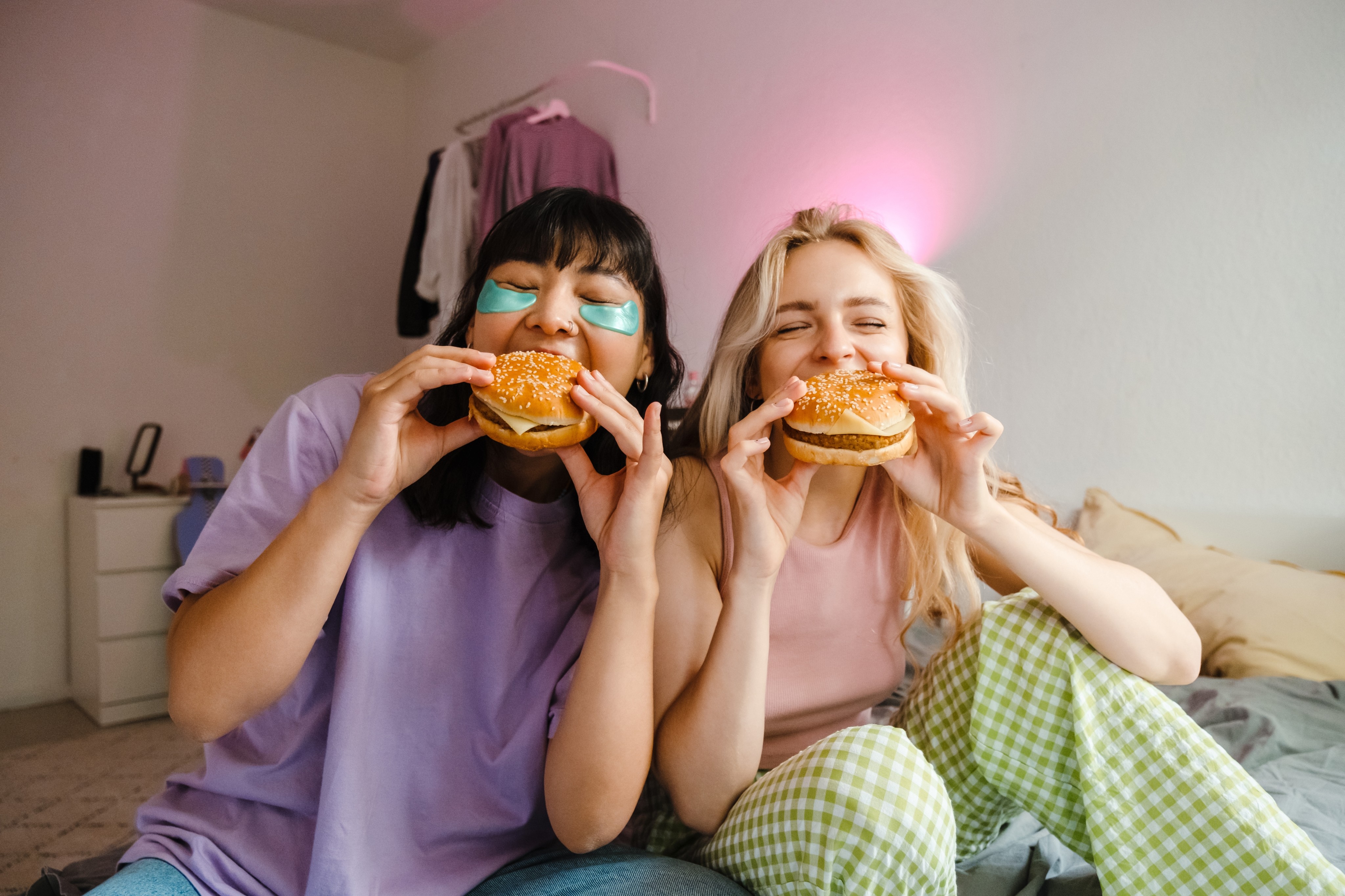 In a new study of more than 293,000 adolescents aged 12 to 17 across 73 countries, 50 per cent of adolescents were found to eat fast food regularly. Photo: Shutterstock