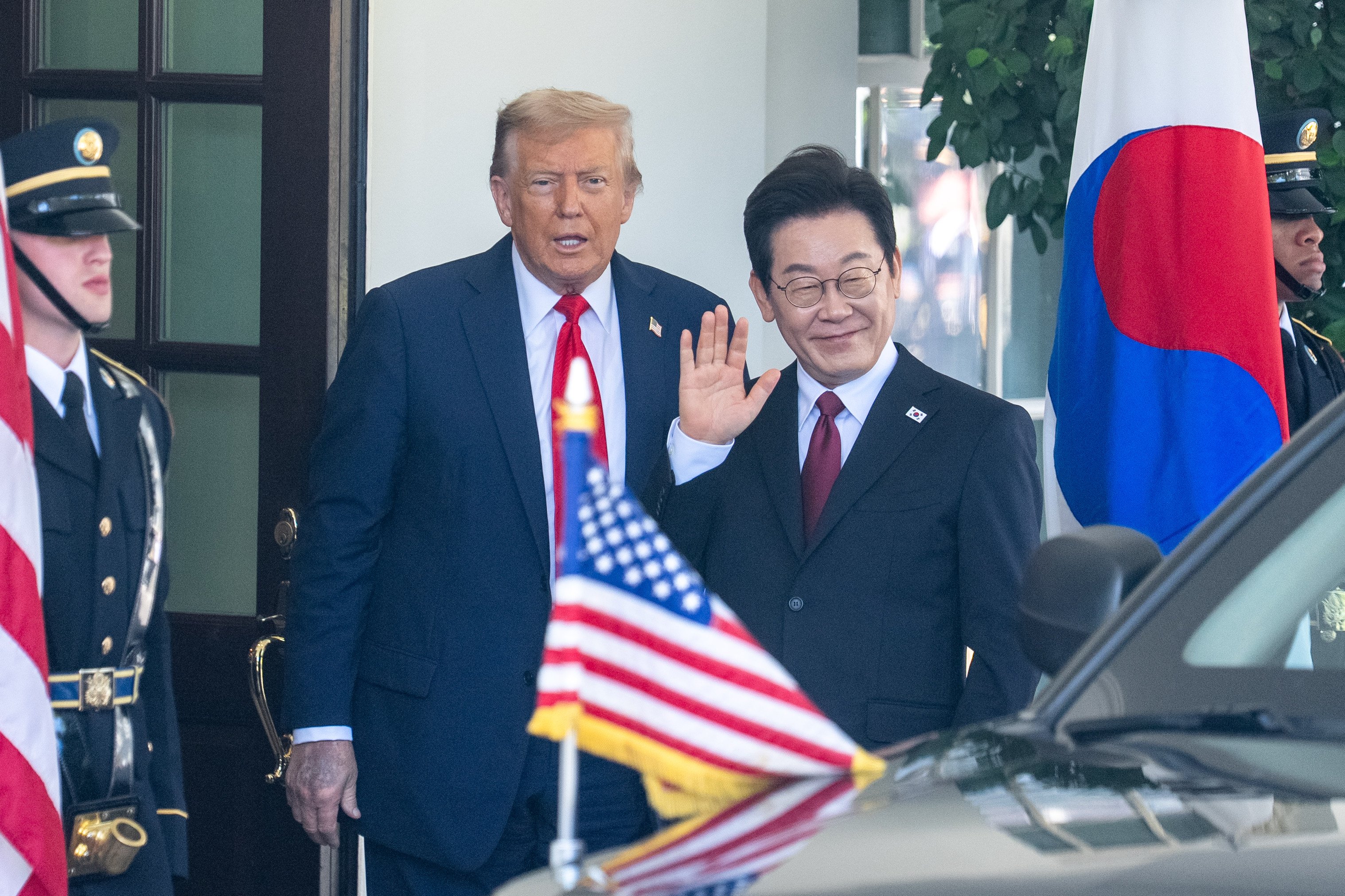 US President Donald Trump welcomes visiting South Korean President Lee Jae-myung to the White House in Washington on Monday. Photo: Xinhua