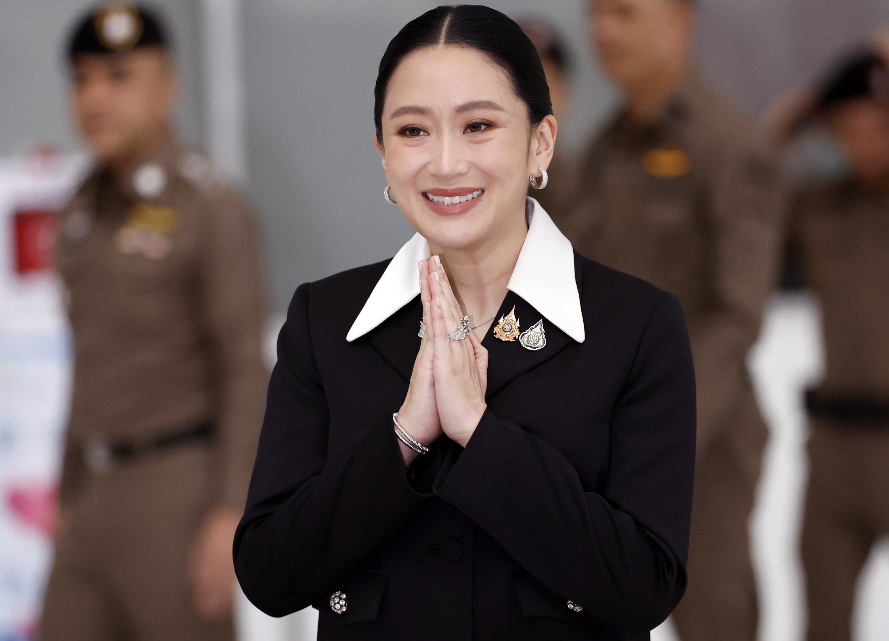 Suspended Thai prime minister Paetongtarn Shinawatra greets the crowd as she arrives at the Constitutional Court on August 21. Photo: EPA