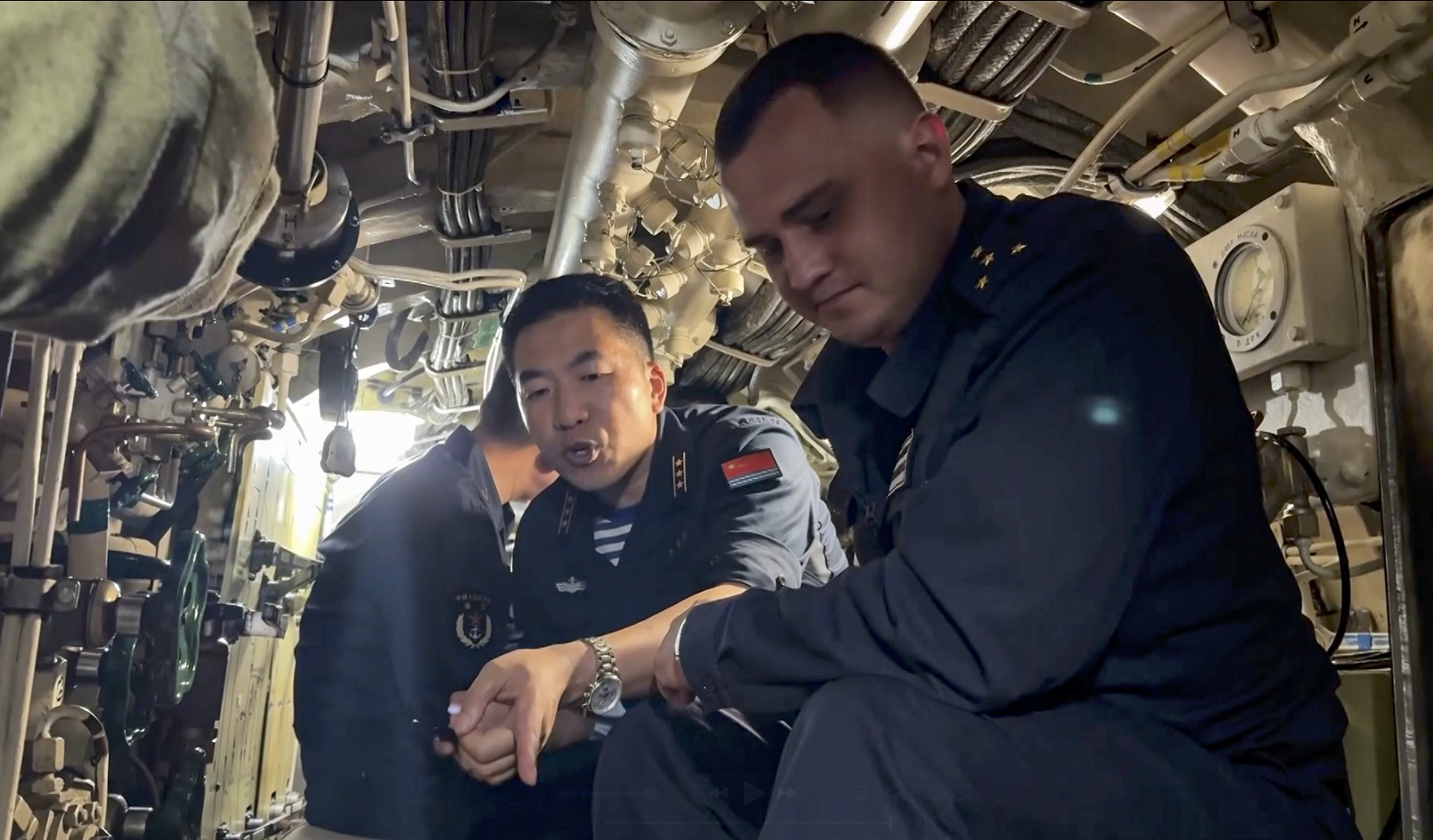 Chinese and Russian sailors taking part in joint search and rescue drills in the Sea of Japan, near Vladivostok, Russia, on August 5. Photo: EPA/Russian Defence Ministry