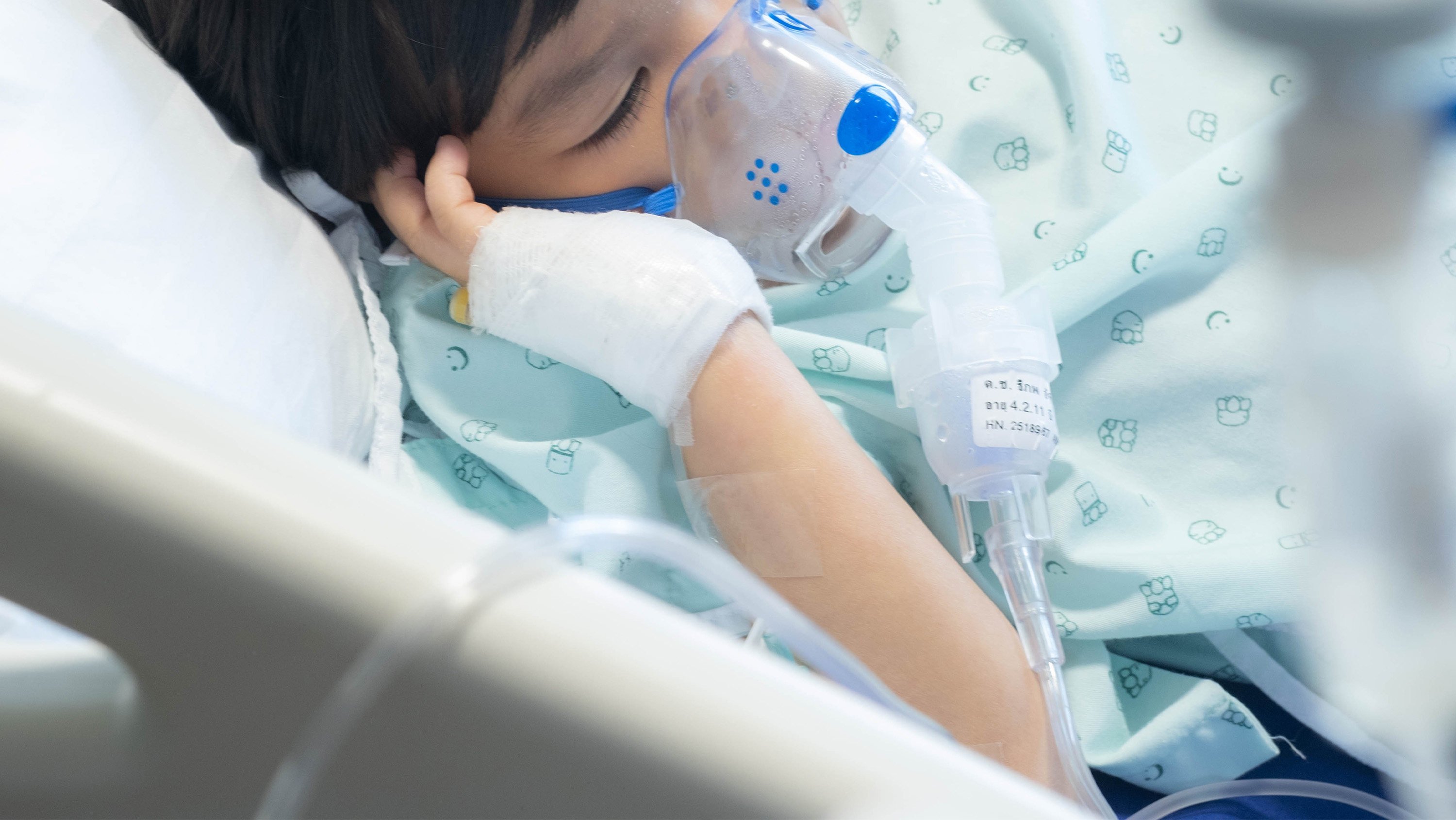 A 13-year-old Chinese boy who is suffering from eight terminal illnesses wrote a heartbreaking letter asking his mother to stop his treatment. Photo: Shutterstock
