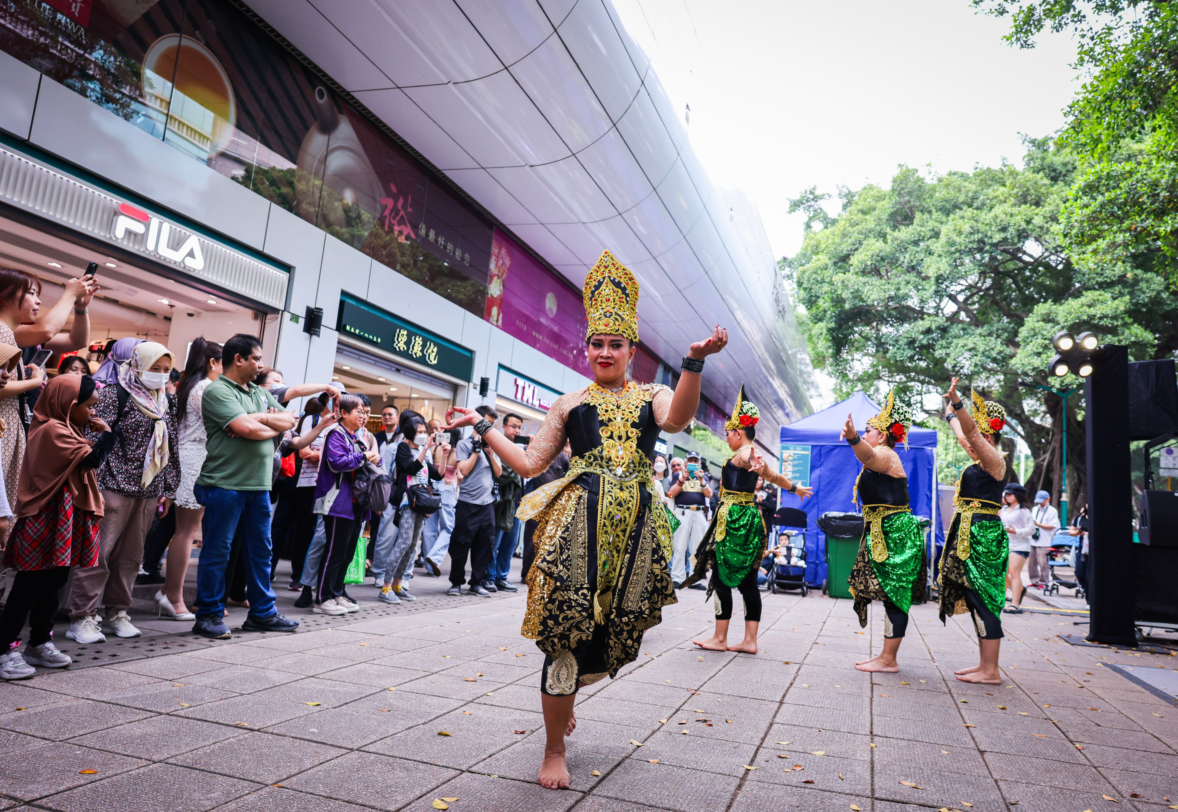 Traditional Indonesian dance is performed during an outdoor halal food festival in Tsim Sha Tsui on April 19. Photo: Nora Tam