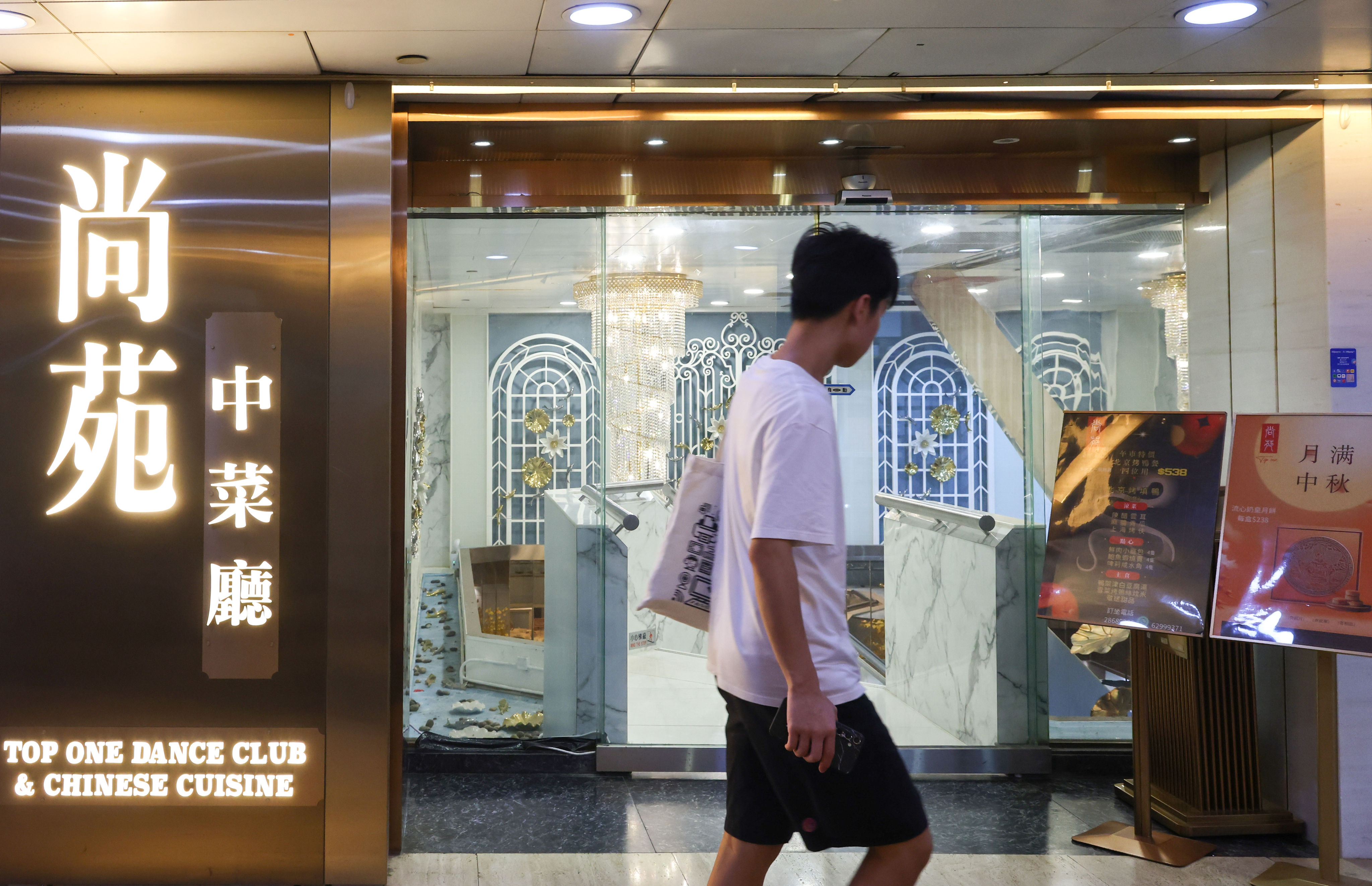 Top One Dance Club & Chinese Cuisine in Tsim Sha Tsui was found to have breached the regulations. Photo: Dickson Lee