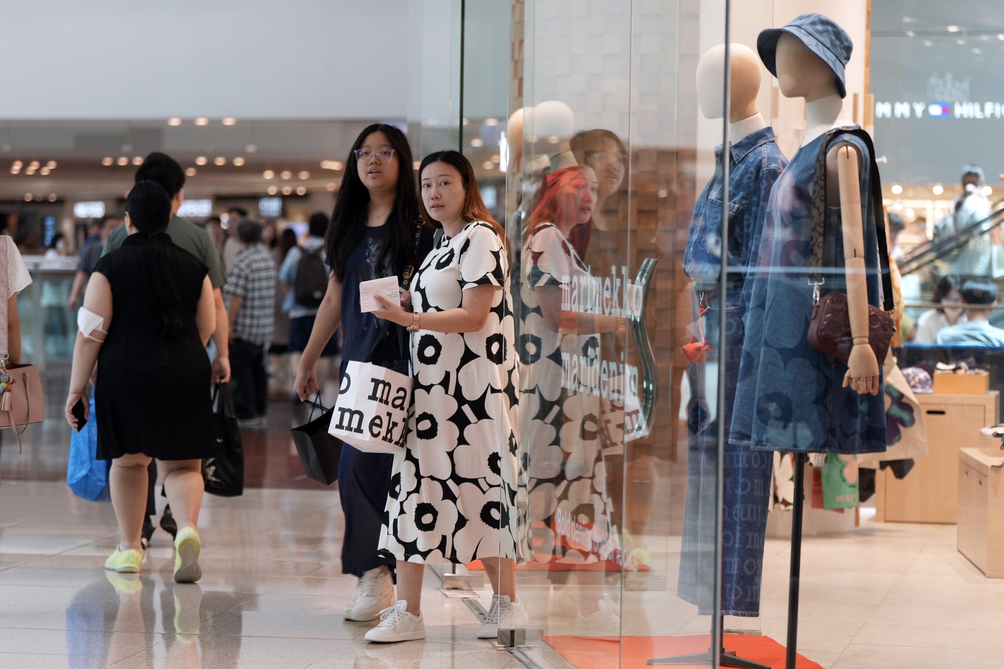 Shoppers at Festival Walk in Kowloon Tong. Photo: Sam Tsang