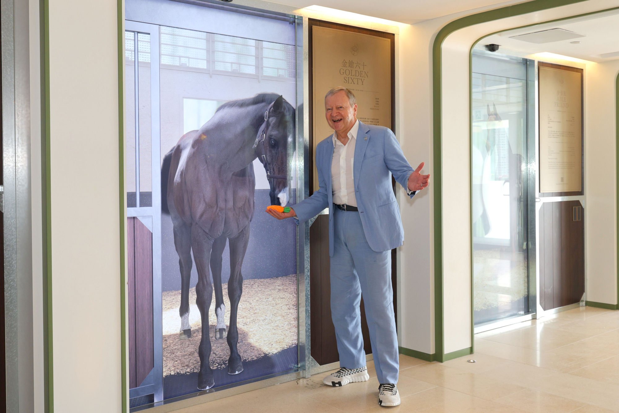 Winfried Engelbrecht-Bresges with a 3D digital version of Golden Sixty at Sha Tin’s new Champions Connection facility. Winfried Engelbrecht-Bresges with a 3D digital version of Golden Sixty at Sha Tin’s new Champions Connection facility.