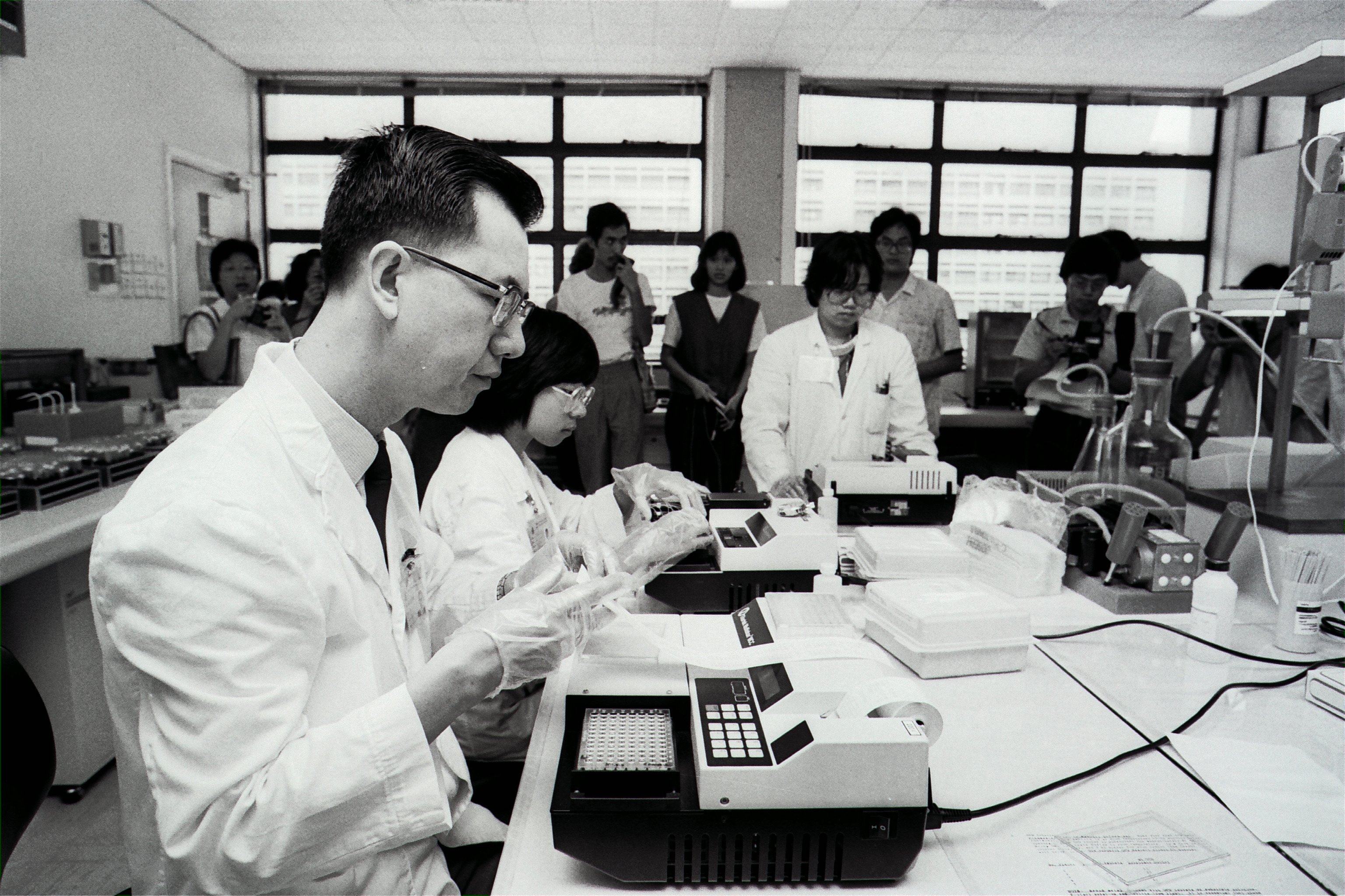 Red Cross laboratory supervisor Mak King-hang (left) checks results of Hong Kong’s new AIDS screening system in 1985. Photo: SCMP Archives
