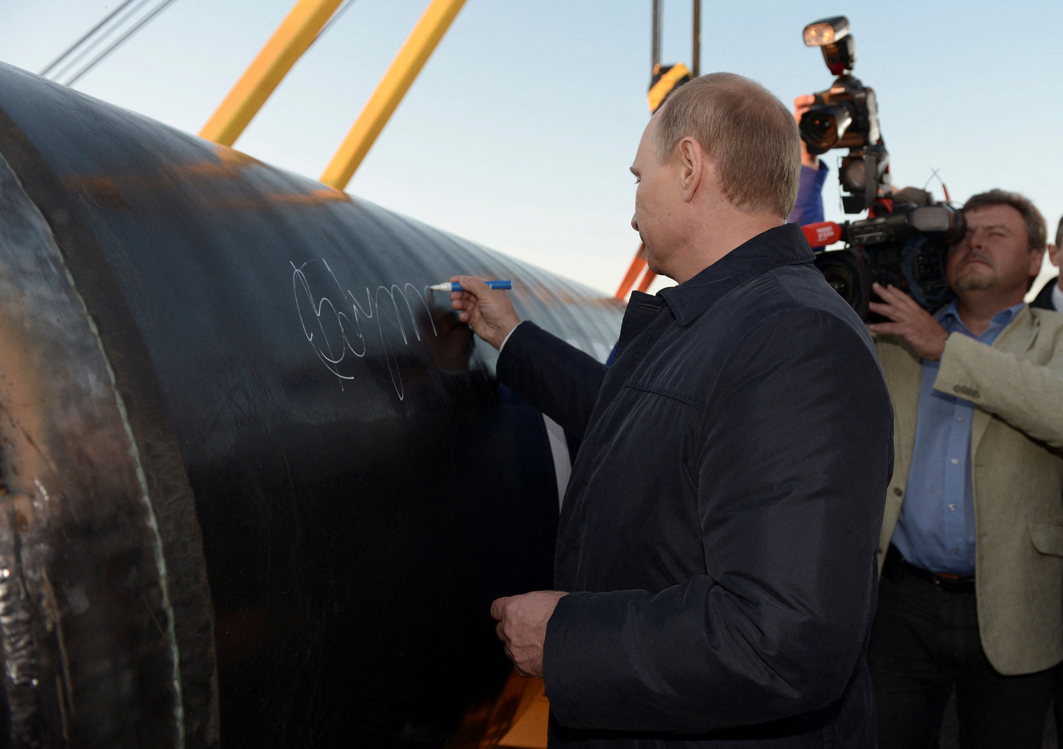 Russias President Vladimir Putin signs on the first segment of the Power of Siberia pipeline during a ceremony at the village of Us Khatyn in Russia on September 1, 2014. Photo: Reuters