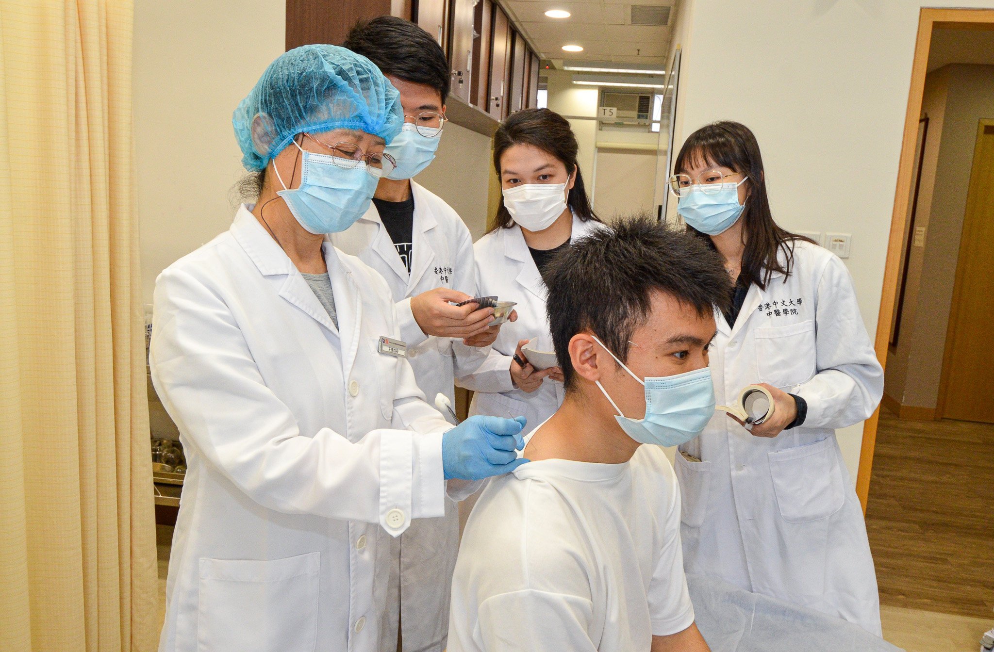 Chinese medicine students at the Chinese University of Hong Kong learn more about acupuncture. Photo: Handout