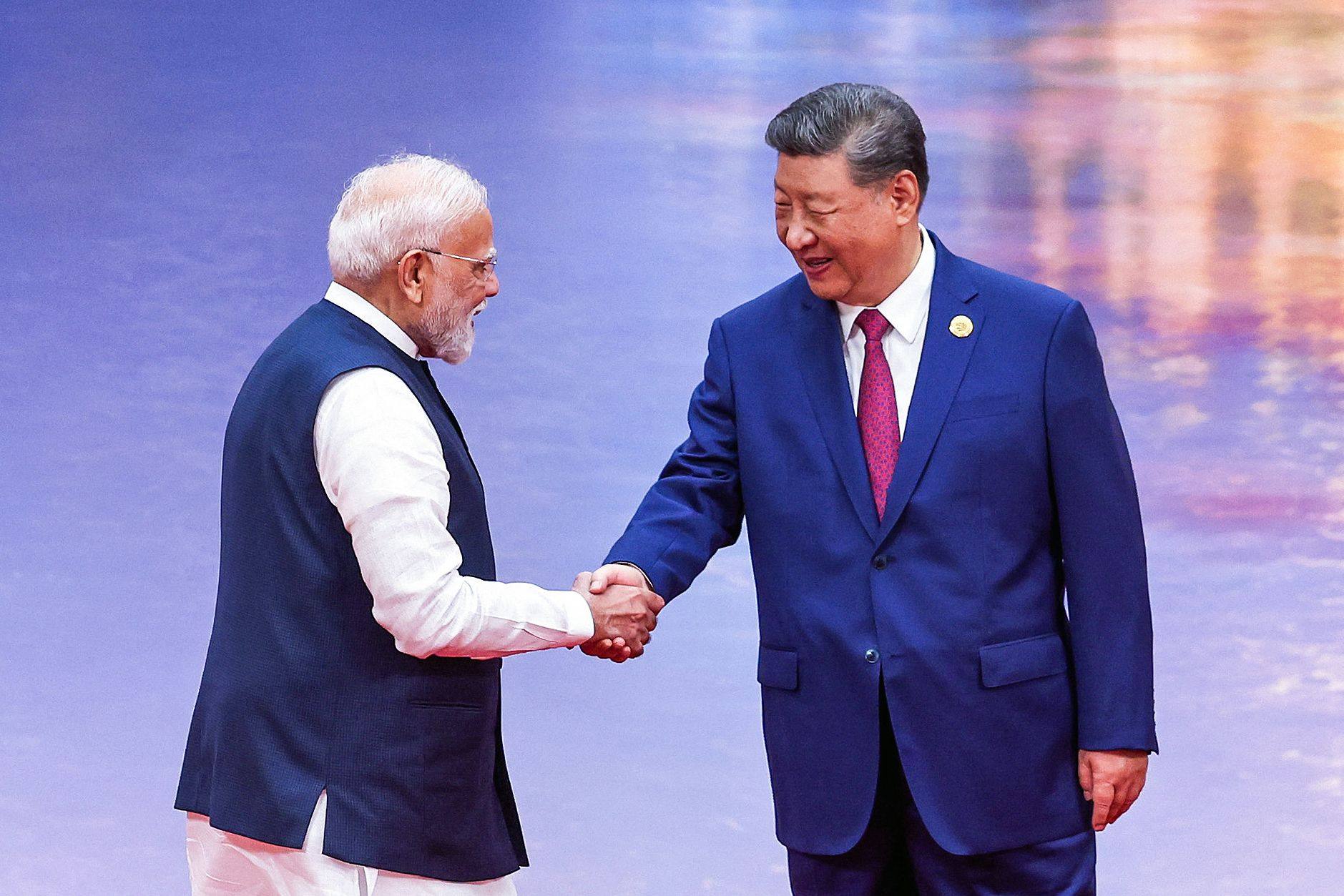 Indian Prime Minister Narendra Modi (left) and Chinese President Xi Jinping shake hands during the welcoming ceremony of the Shanghai Cooperation Organisation summit in Tianjin on August 31. Photo: Indian Press Information Bureau/ AFP)