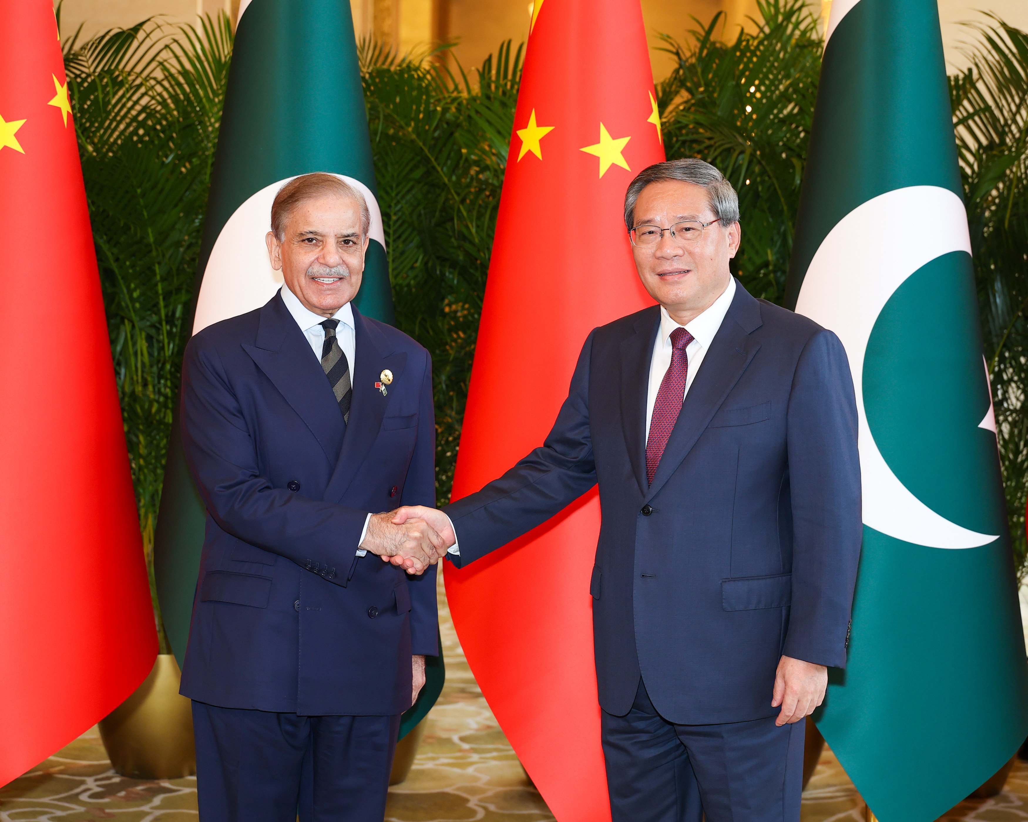 Premier Li Qiang meets with Pakistani Prime Minister Shehbaz Sharif at the Diaoyutai State Guesthouse in Beijing on Thursday. Photo: Xinhua
