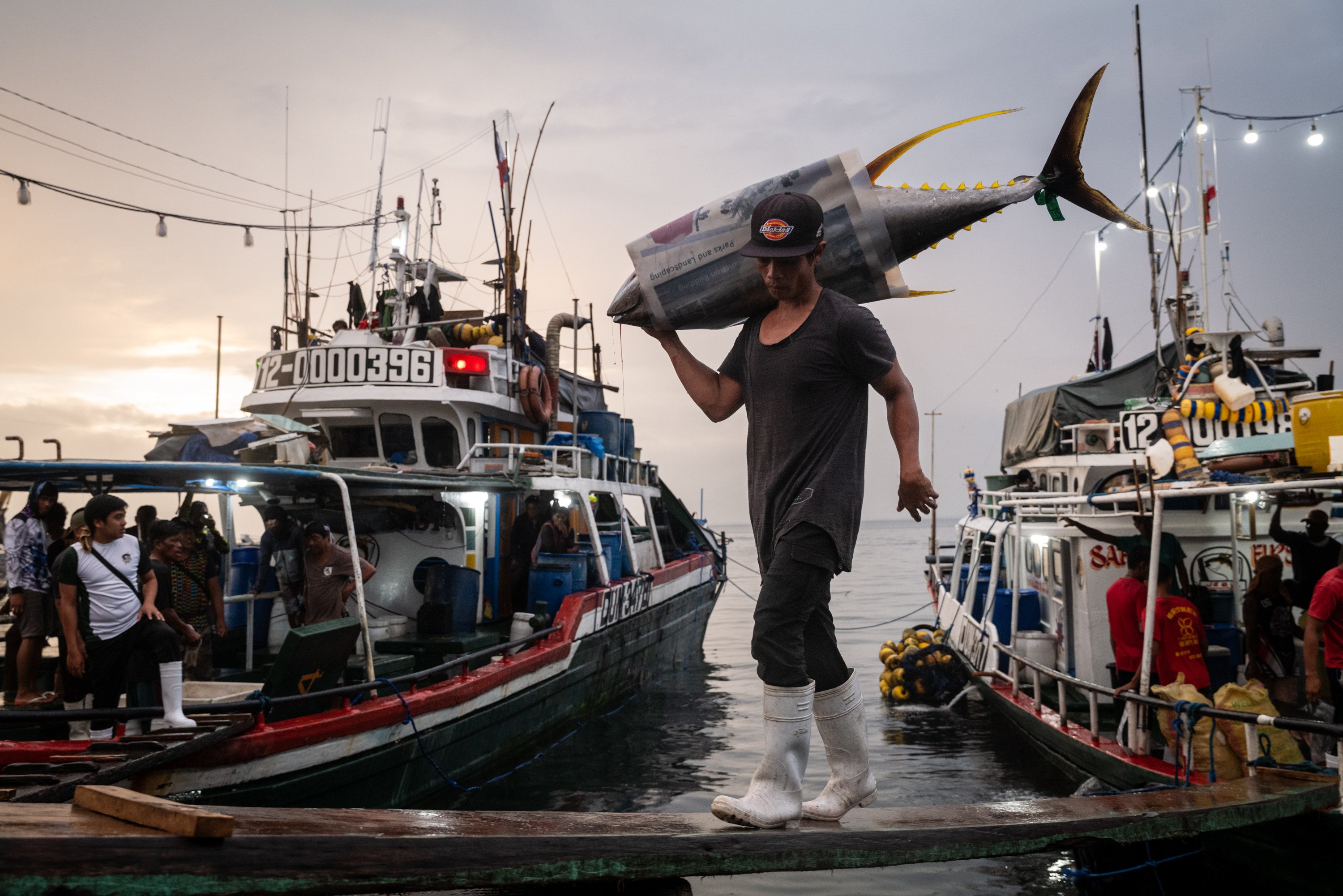 Filipino fishermen unload catches of Yellowfin tuna, Bigeye tuna, and Blue Marlin, after being at sea for approximately one month, at General Santos fish port, the Philippines, on Wednesday, May 21, 2025. Photo: Nicole Tung for Fondation Carmignac