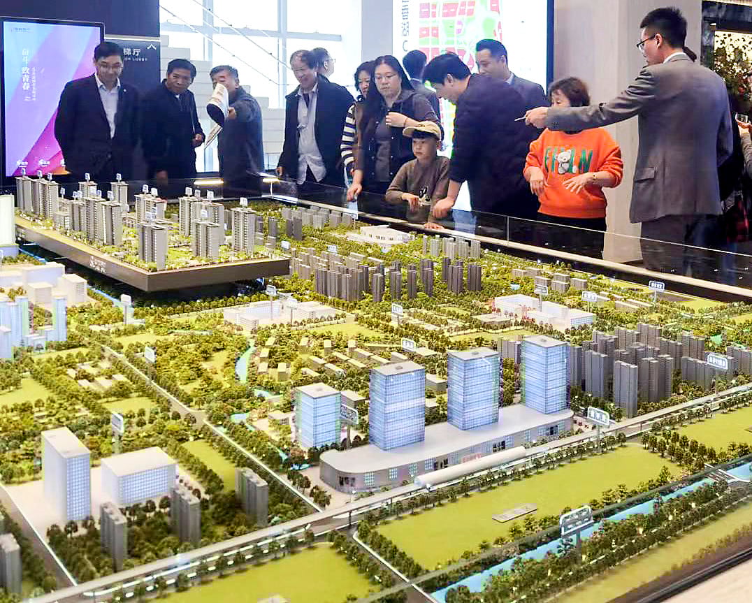 Potential buyers view a model of a property project in Shanghai, January 17, 2025. Photo: Xinhua