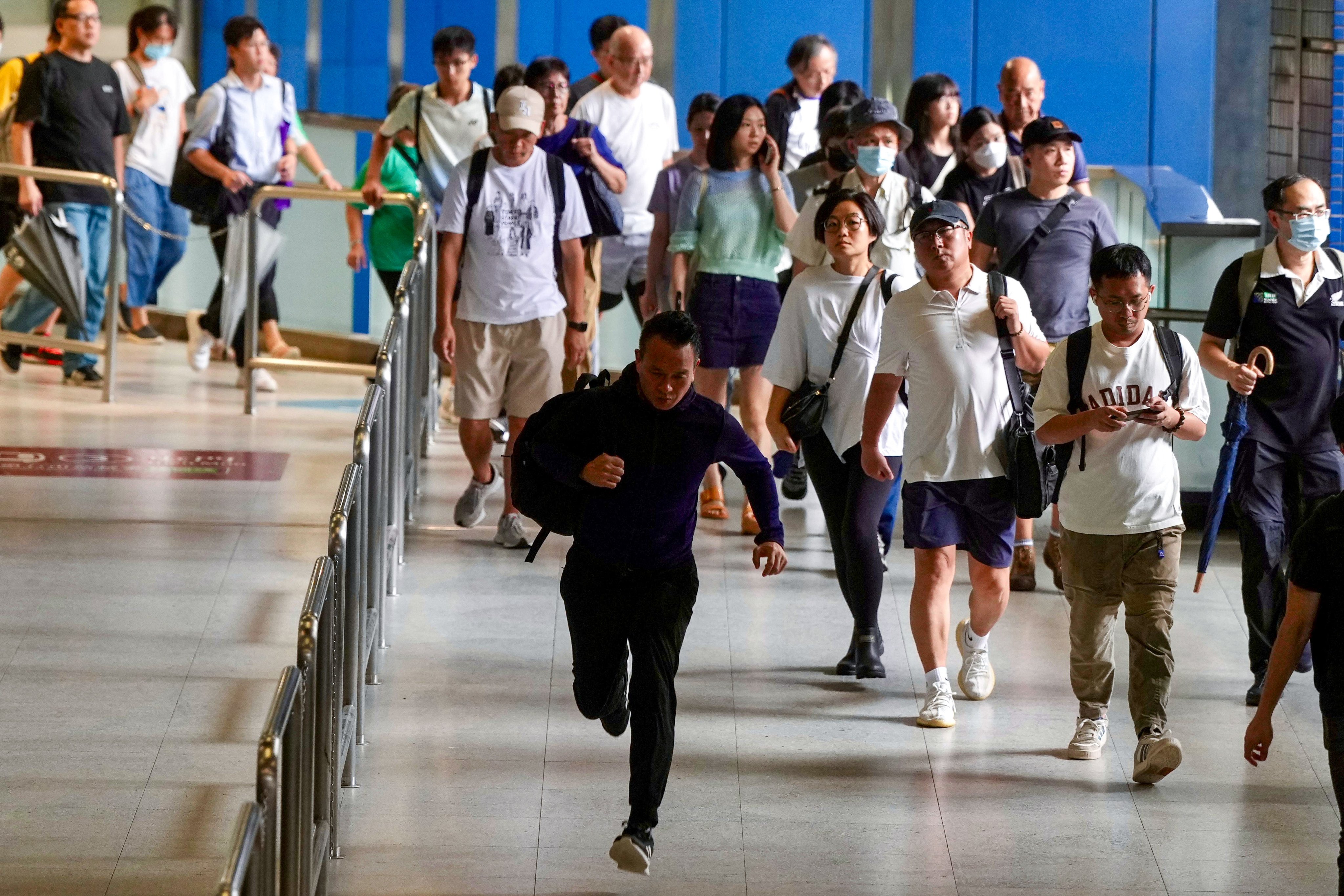 Residents rush to get back to work. Photo: Sam Tsang