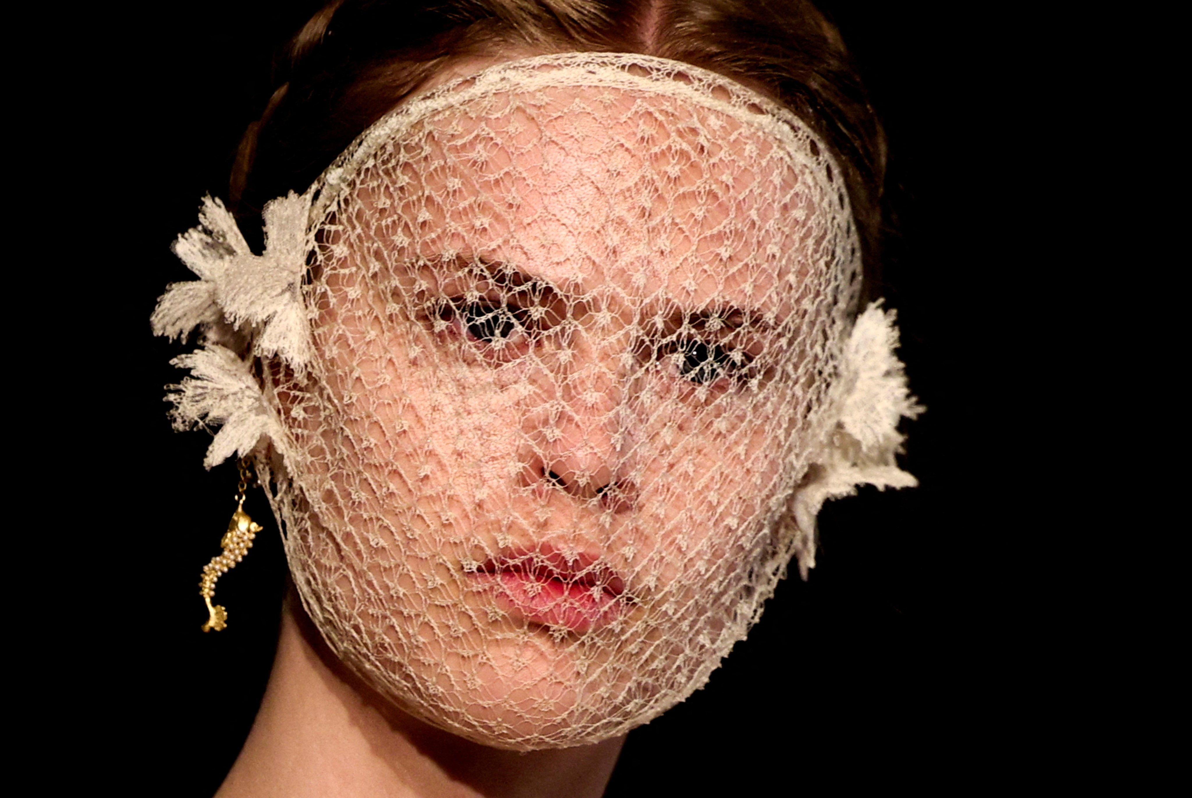 A model presents a creation by designer Maria Grazia Chiuri during the Christian Dior Cruise 2026 collection show at Villa Albani Torlonia in Rome, Italy, on May 27, 2025. Photo: Reuters